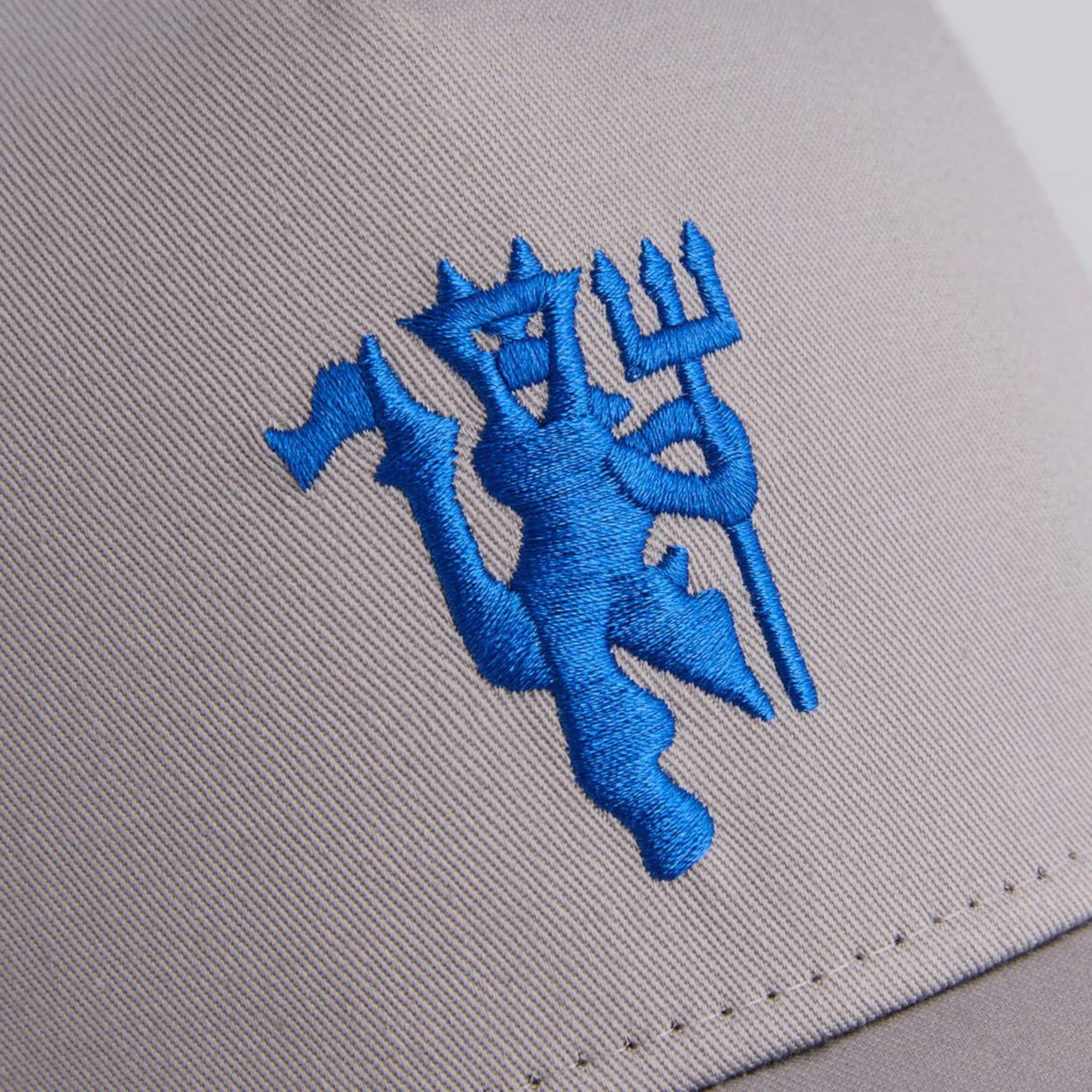 Manchester United x New Era Devil Trucker Cap Grey Grey