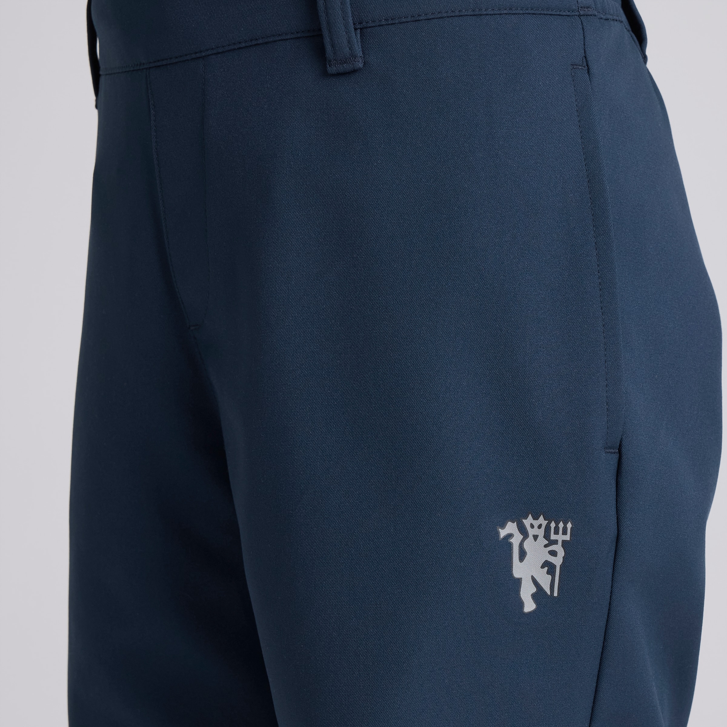 Manchester United x adidas Kids Golf Ultimate365 Adjustable Shorts Navy Navy blue Detail [4-5]