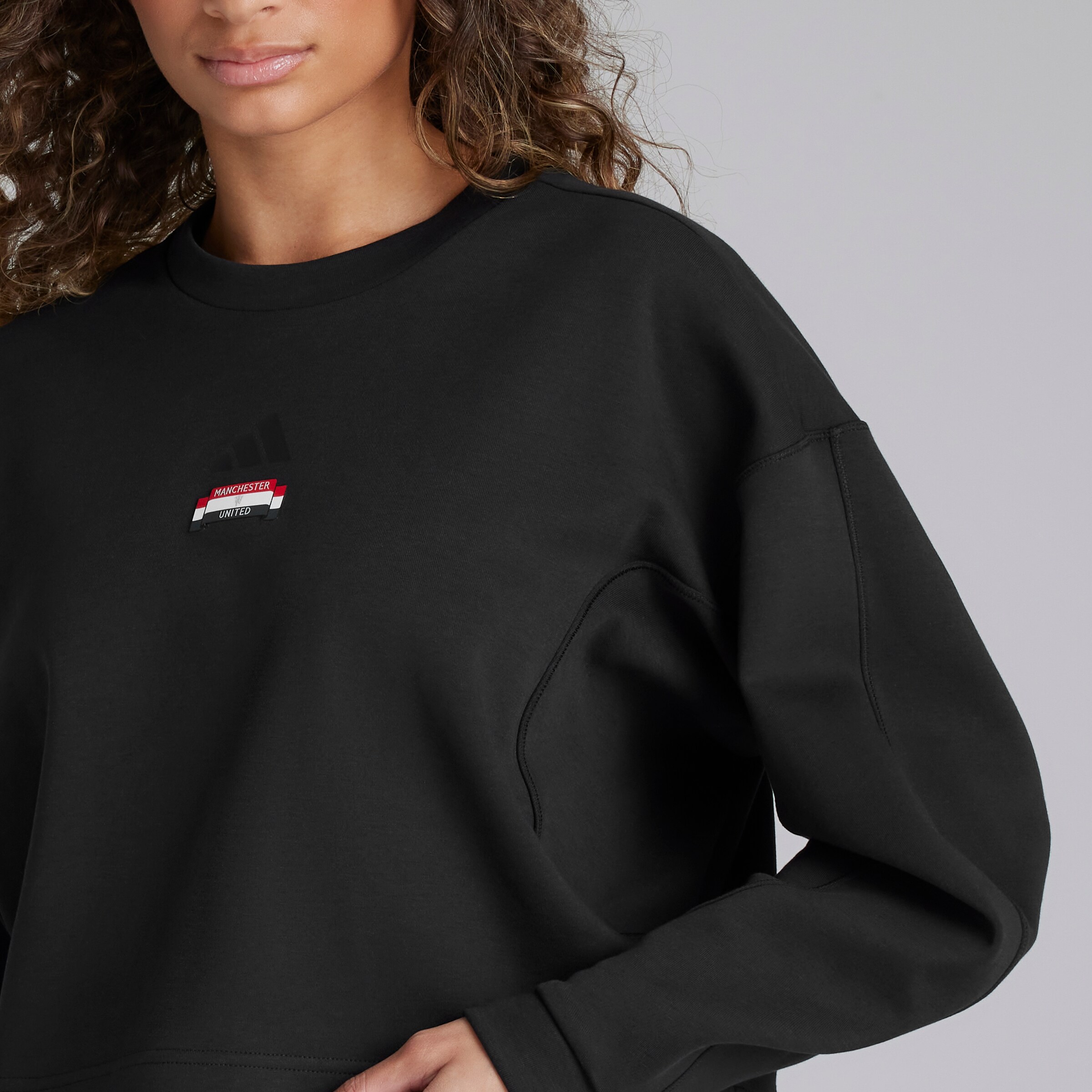 Manchester United x adidas Womens City Escape Doubleknit Sweatshirt Black Black Detail [4-5]