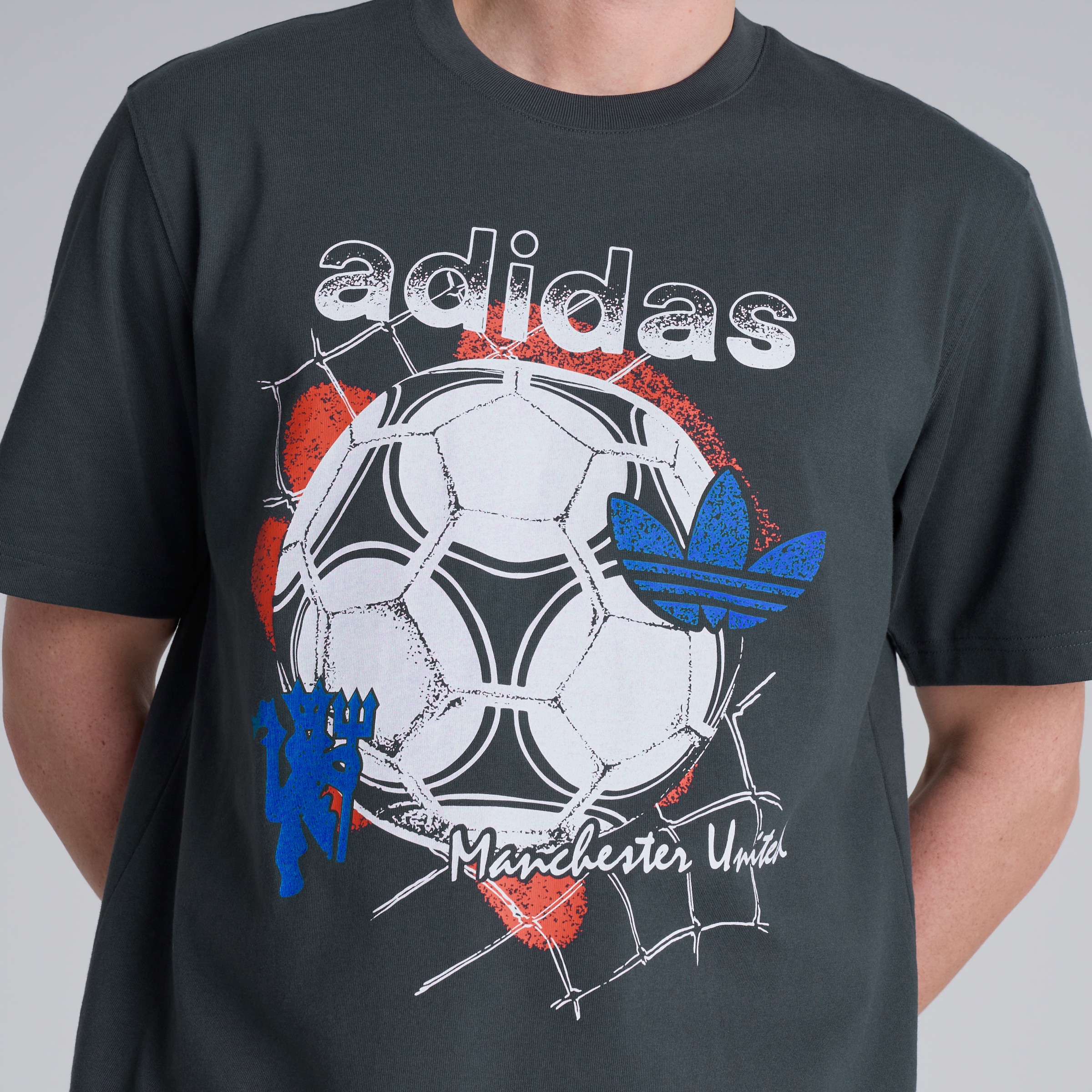 Manchester United x adidas Originals Graphic T-Shirt Grey 灰色 细节 [4-5]