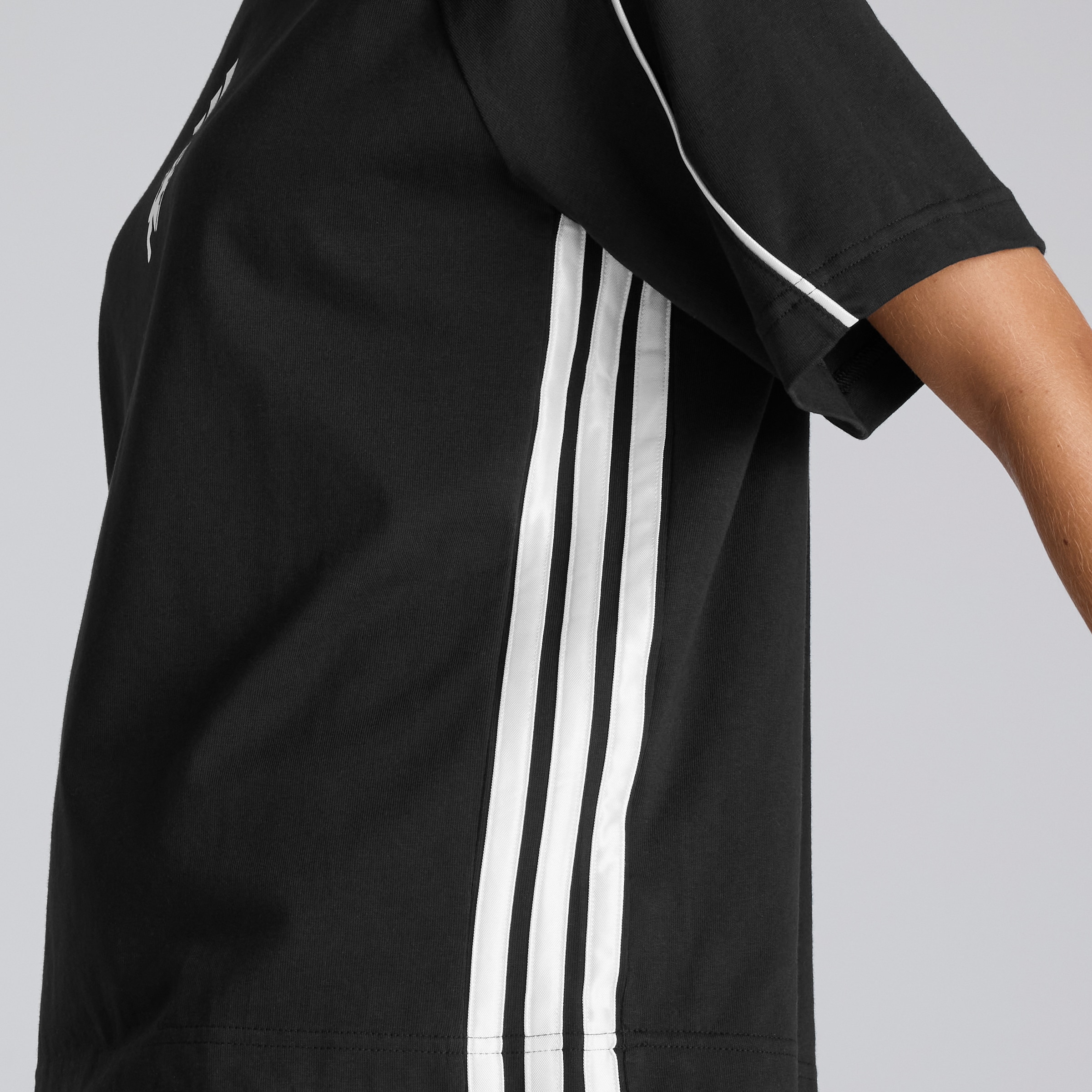 Manchester United x adidas Womens Stadium T-Shirt Black Noir Détail [5-5]