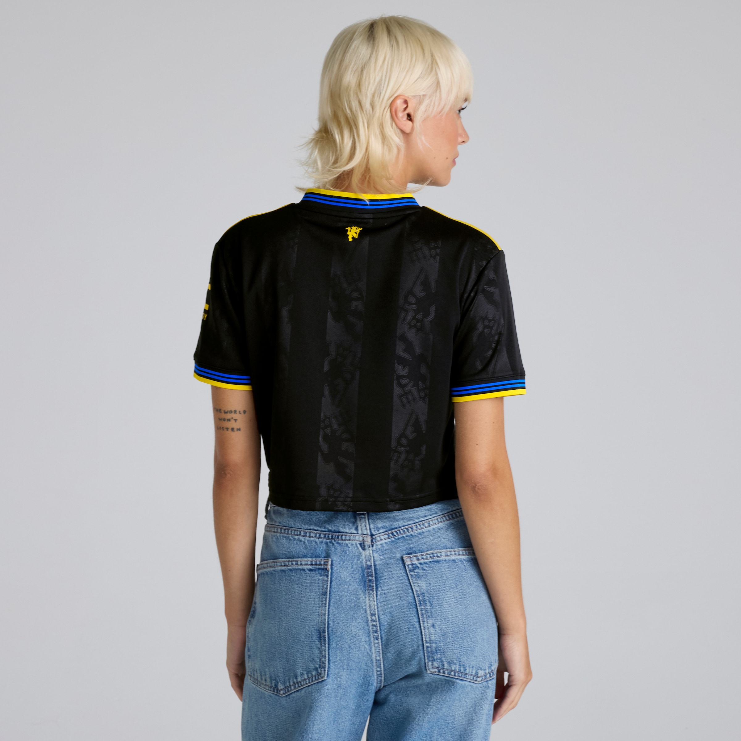 Manchester United 25/26 Cropped Third Jersey Black Detail [2-6]
