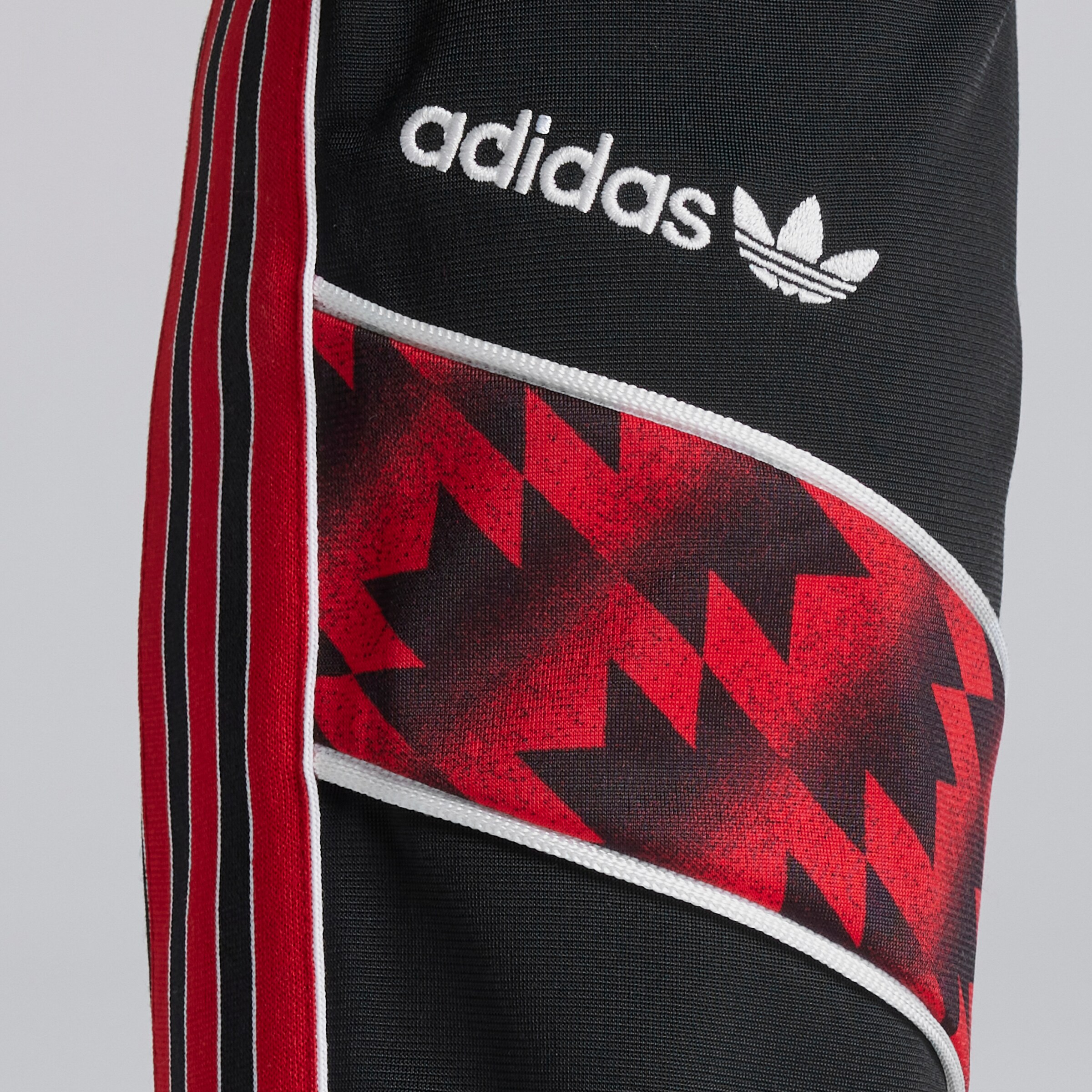 Manchester United x adidas Bring Back 1991 Track Pants Black Black Detail [9-12]