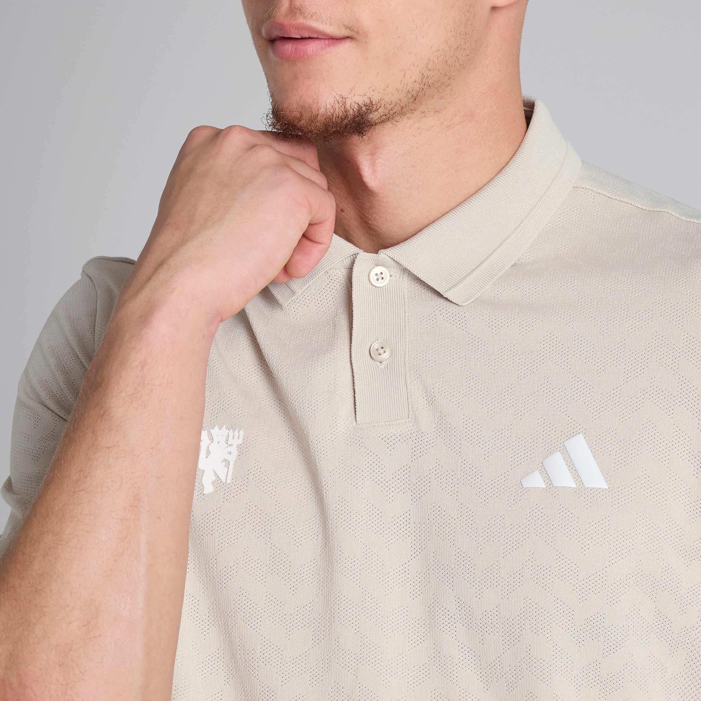 Manchester United x adidas Golf Ultimate365 Tour Seamless Polo Shirt Beige White Detail [4-5]