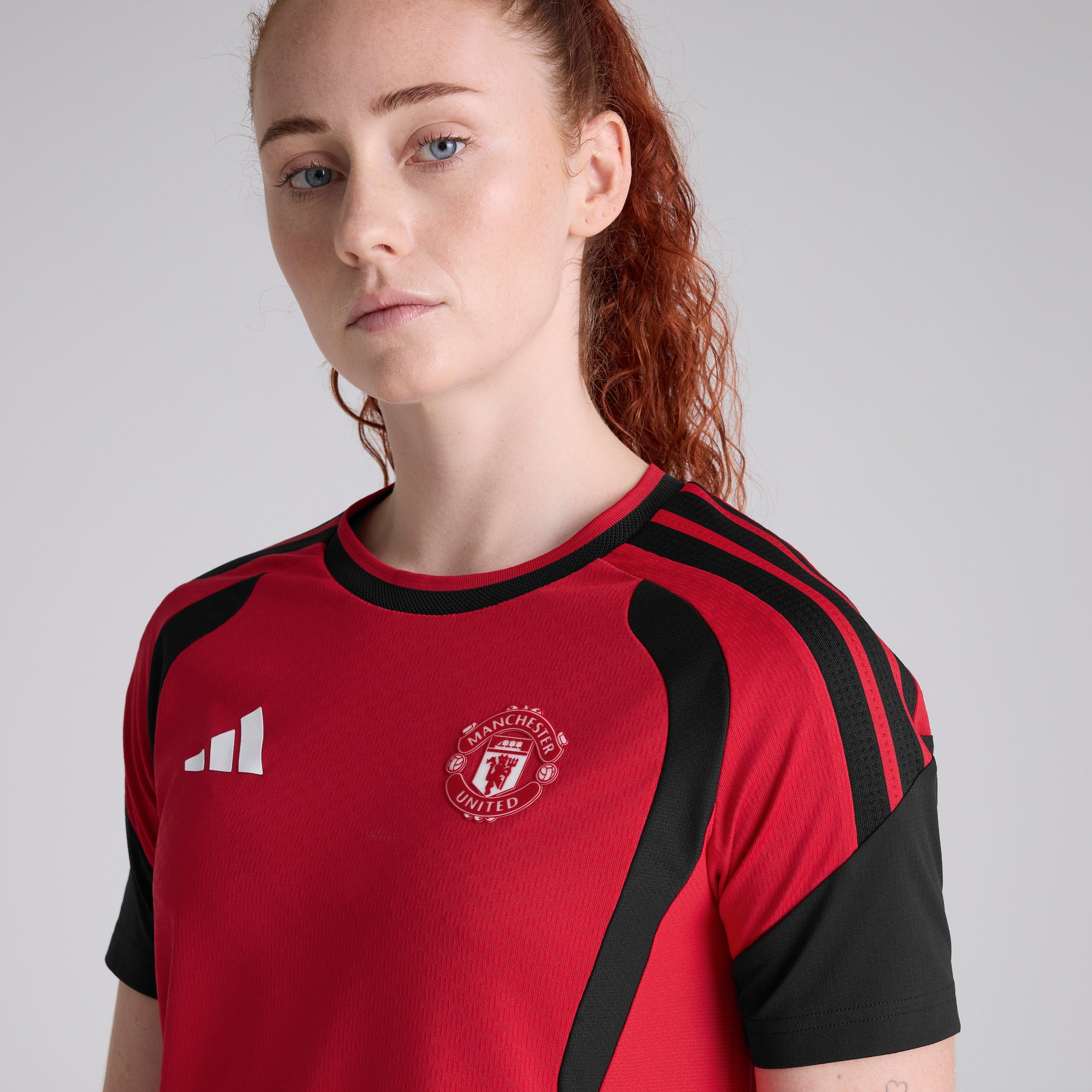 Manchester United Womens 26/27 Training Tiro Authentic Jersey Red Red Detail [4-5]
