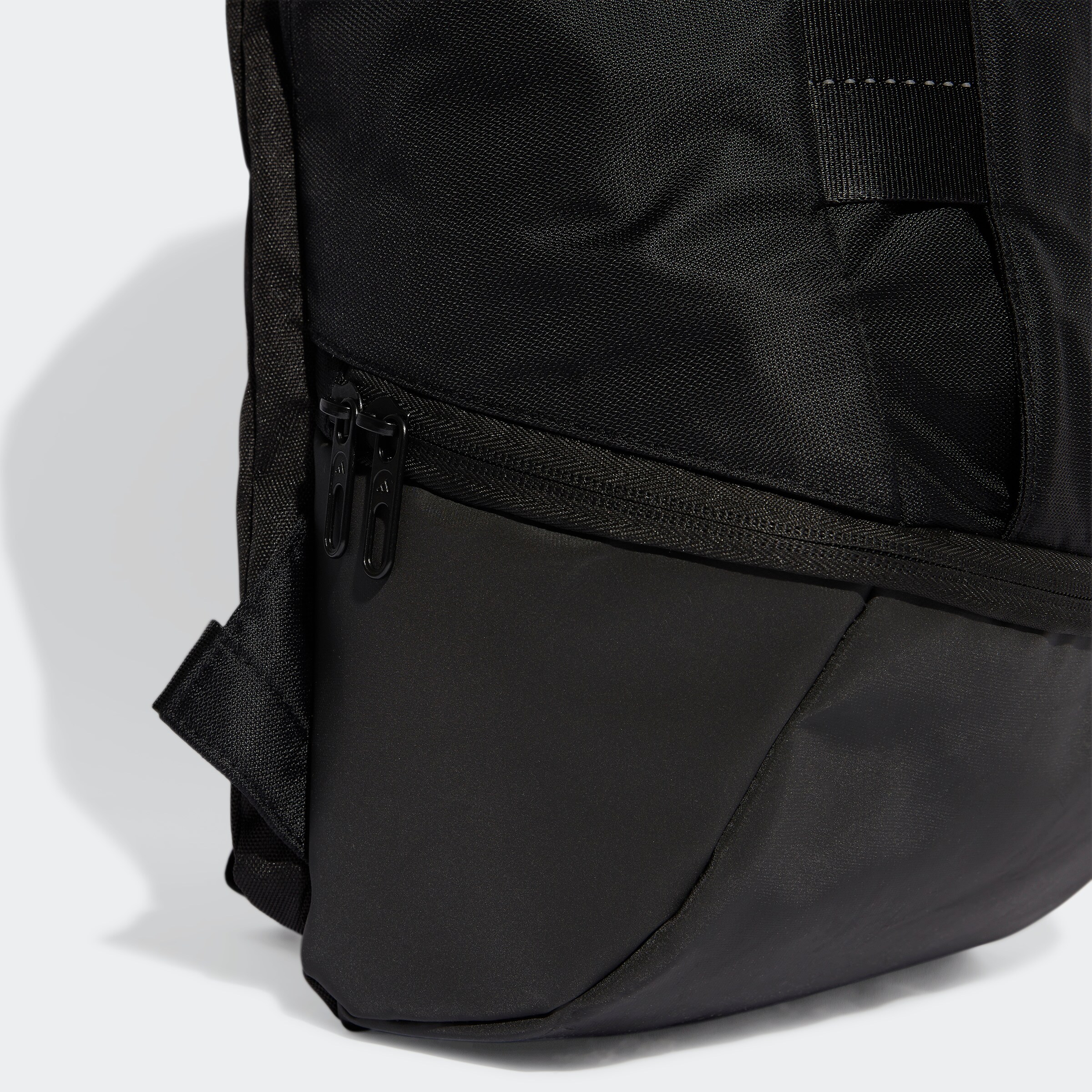 Manchester United 25/26 Backpack Black Black Detail [5-6]