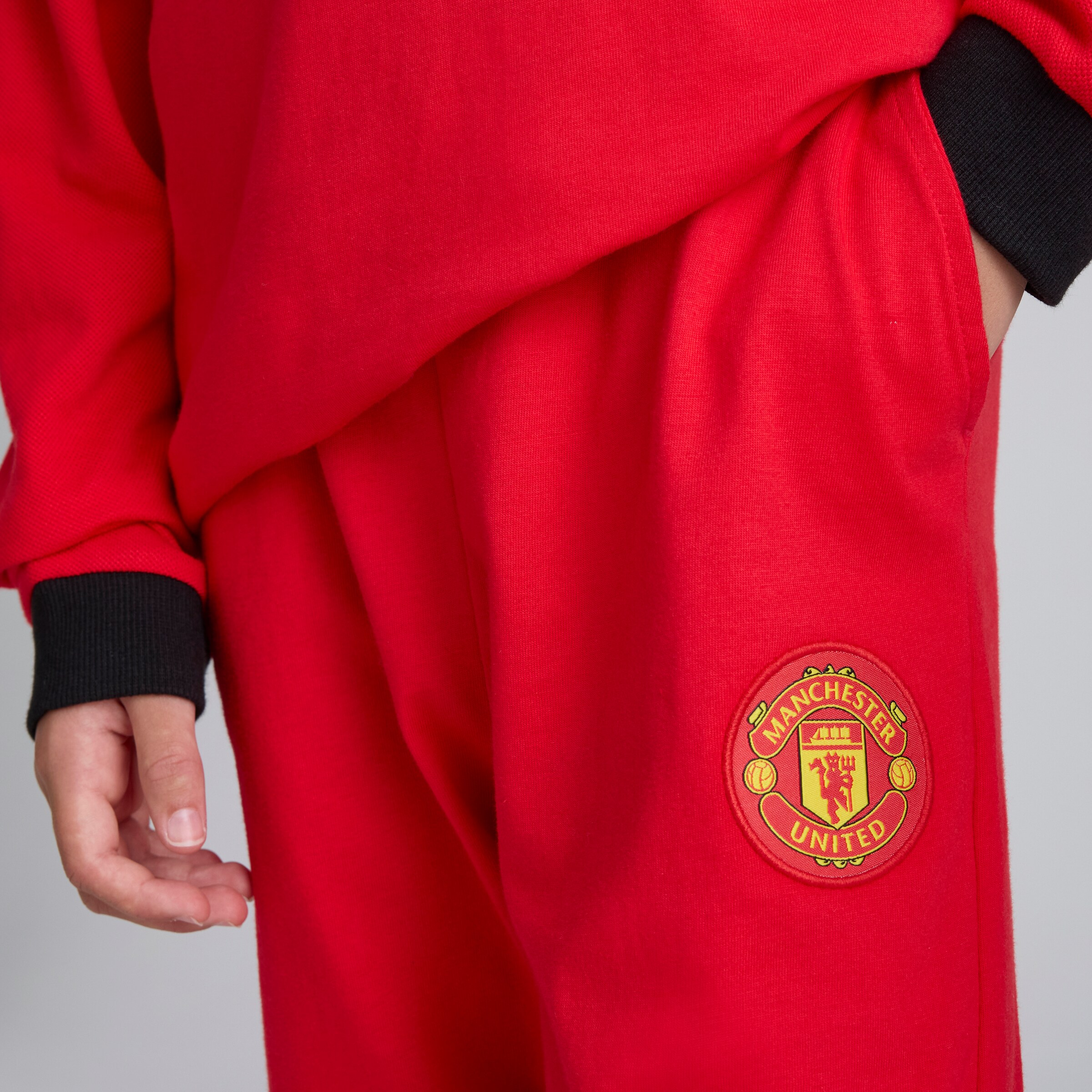 Manchester United Boys Long Sleeve Pyjama Top & Pants Set Red Red Detail [6-6]