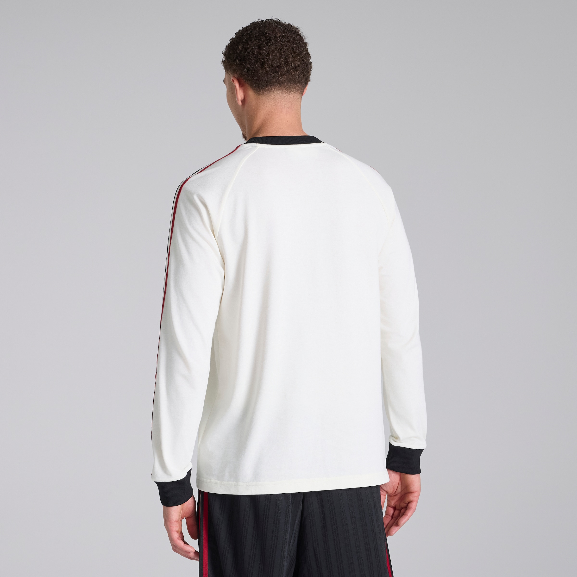 Manchester United x adidas Originals Long Sleeve T-Shirt White Detail [2-5]