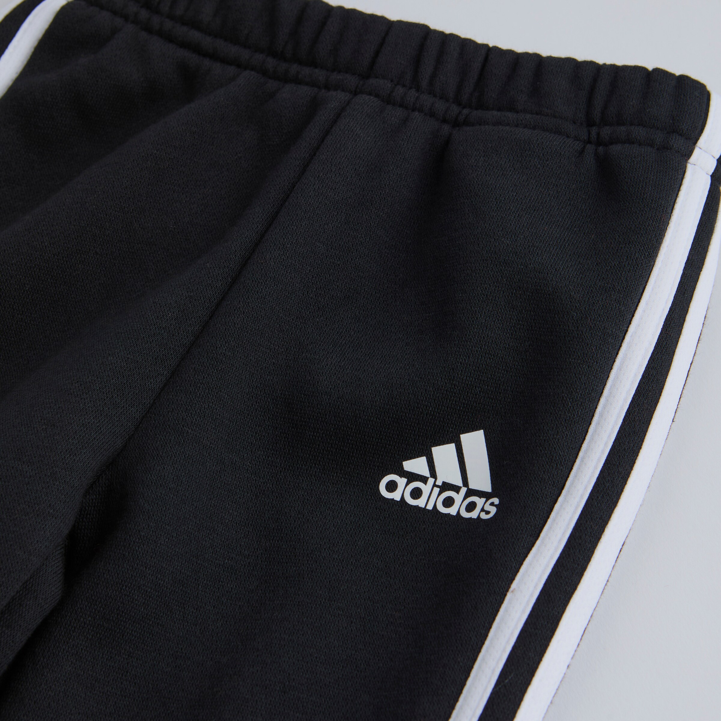 Manchester United x adidas Infant Tiberio 3-Stripes Colourblock Fleece Tracksuit Black Black Detail [4-4]