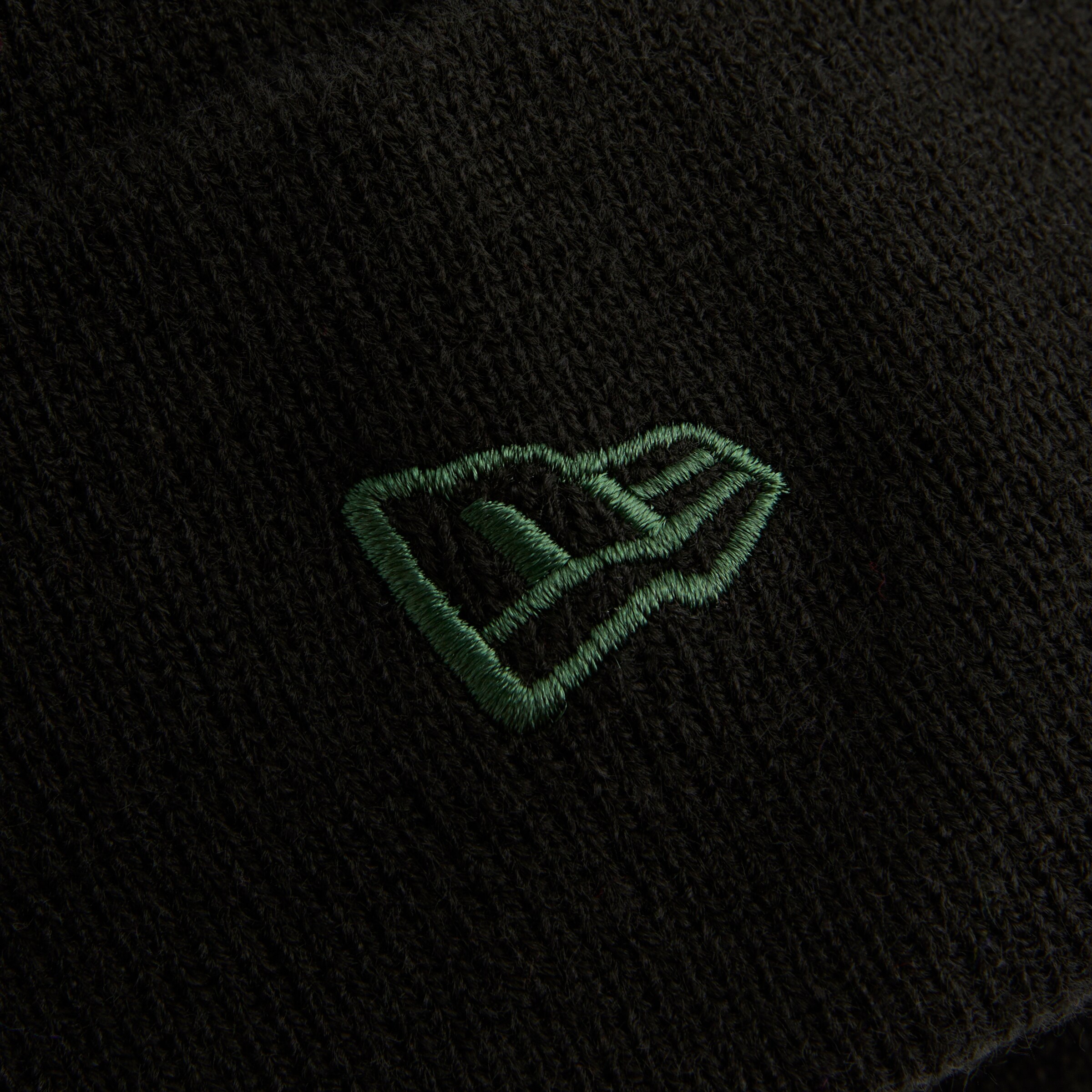 Manchester United x New Era Devil Cuff Beanie Black Negro Detalle [4-4]