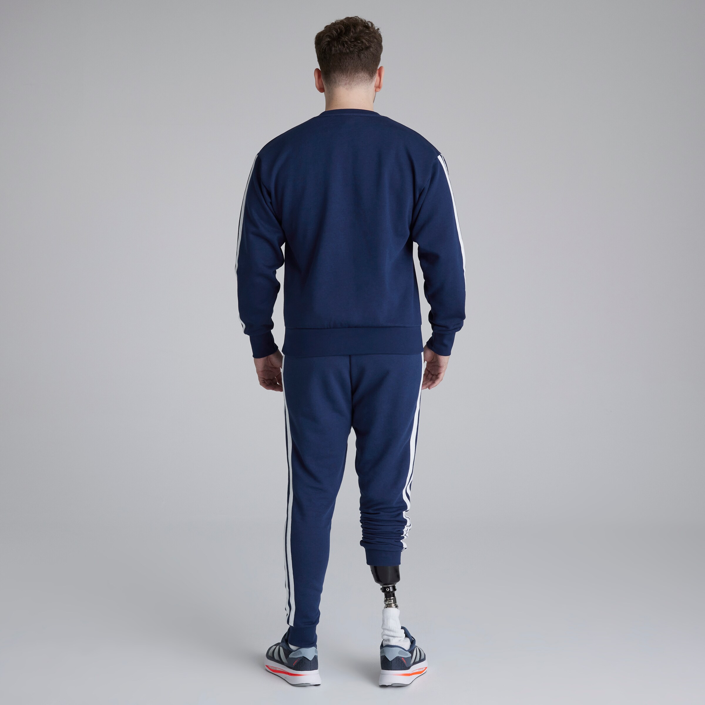 Manchester United x adidas Essentials 3-Stripes French Terry Joggers Blue Bleu Détail [2-6]