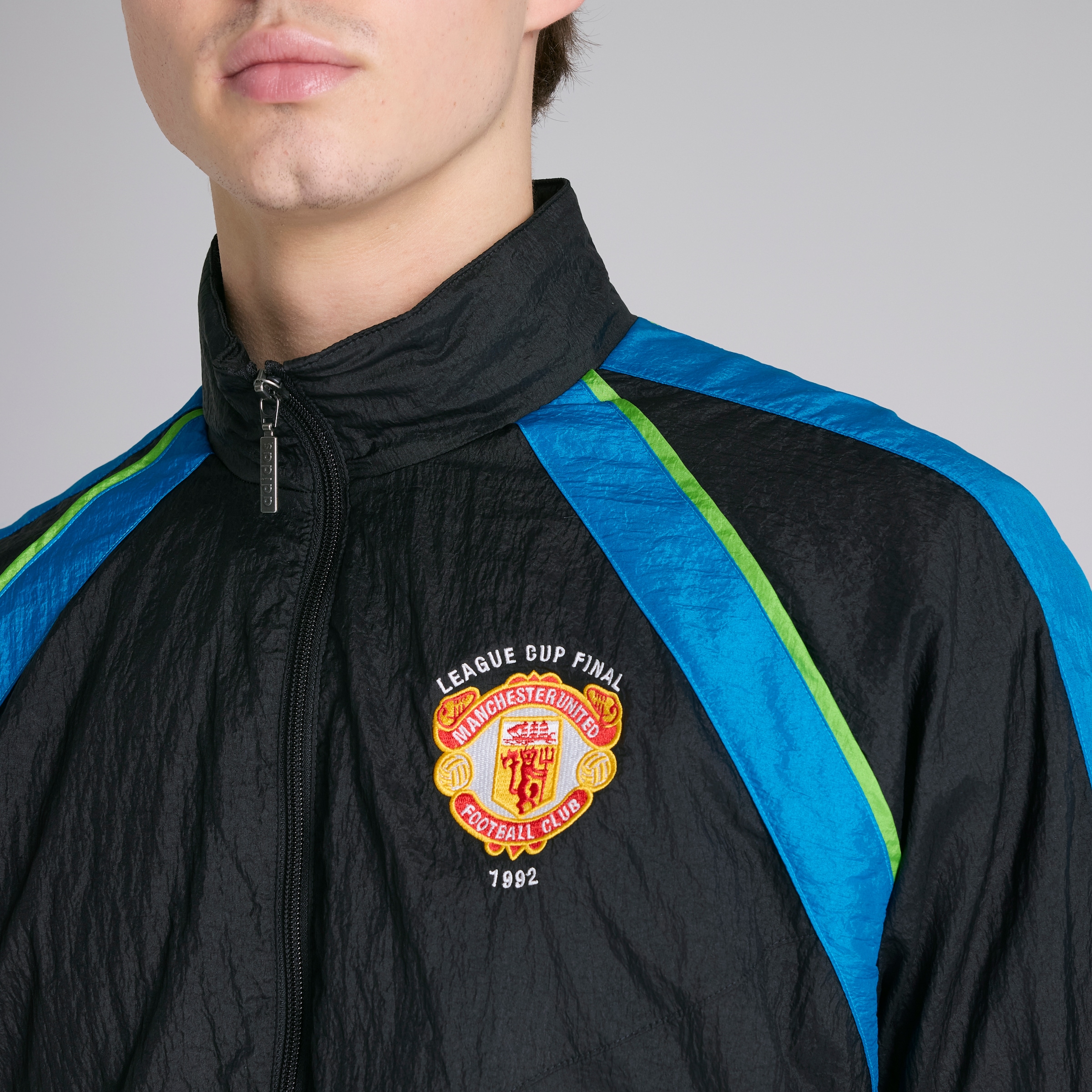 Manchester United x adidas Bringback 90/92 Track Jacket Black Noir Détail [6-8]