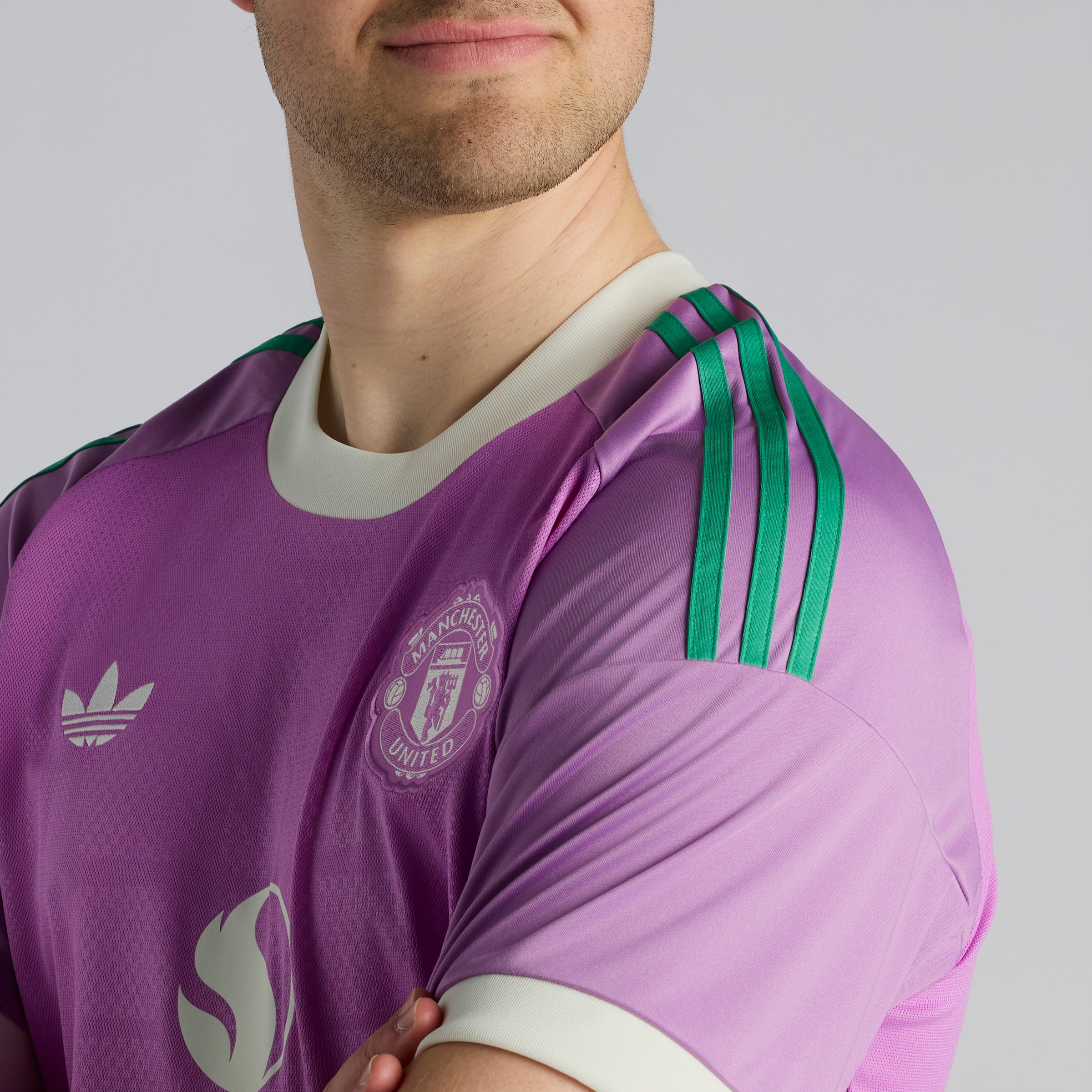 Manchester United 26/27 Away Goalkeeper Jersey Purple 紫色 细节 [4-5]