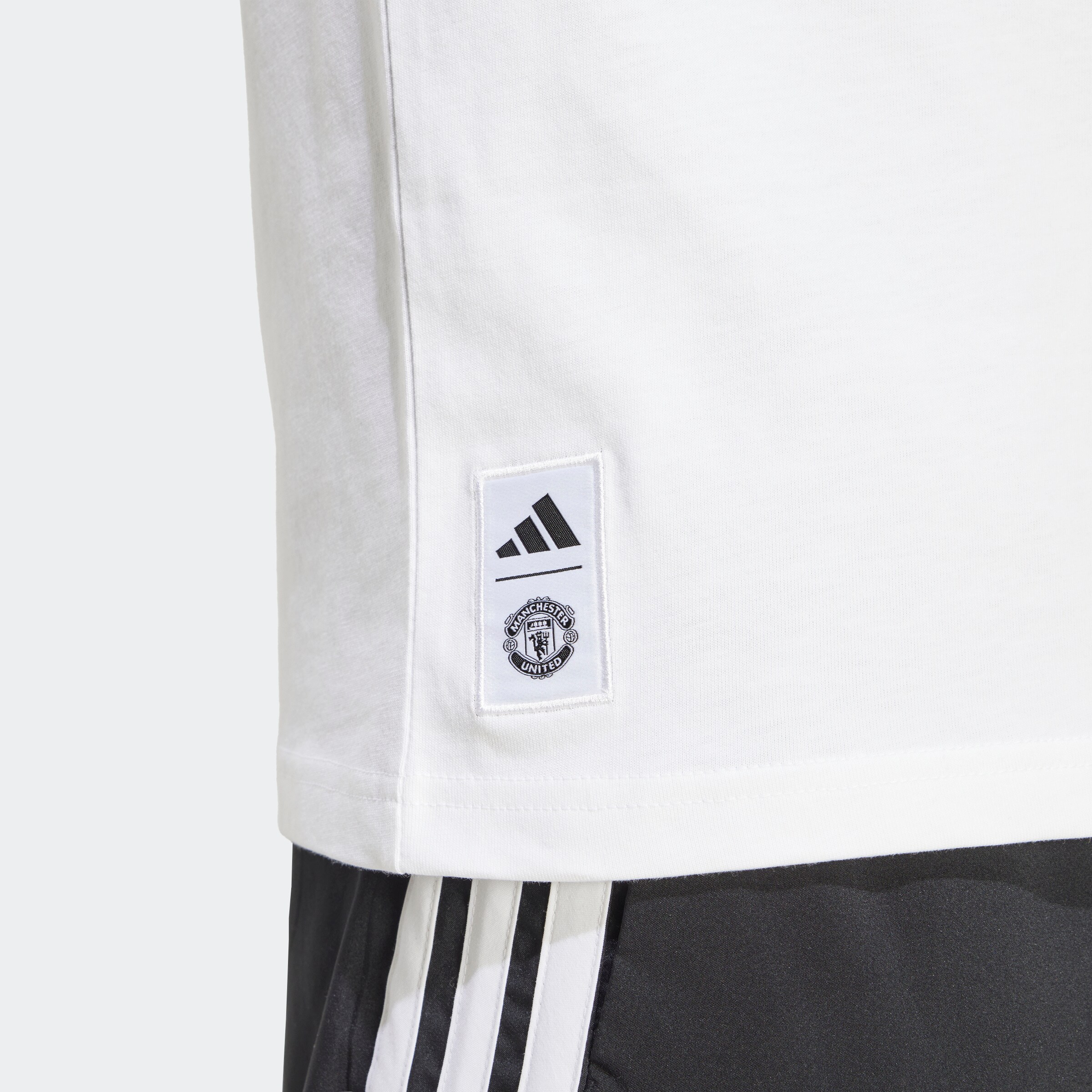 Manchester United x adidas Seasonal Graphic T-Shirt Blanc Détail [5-5]