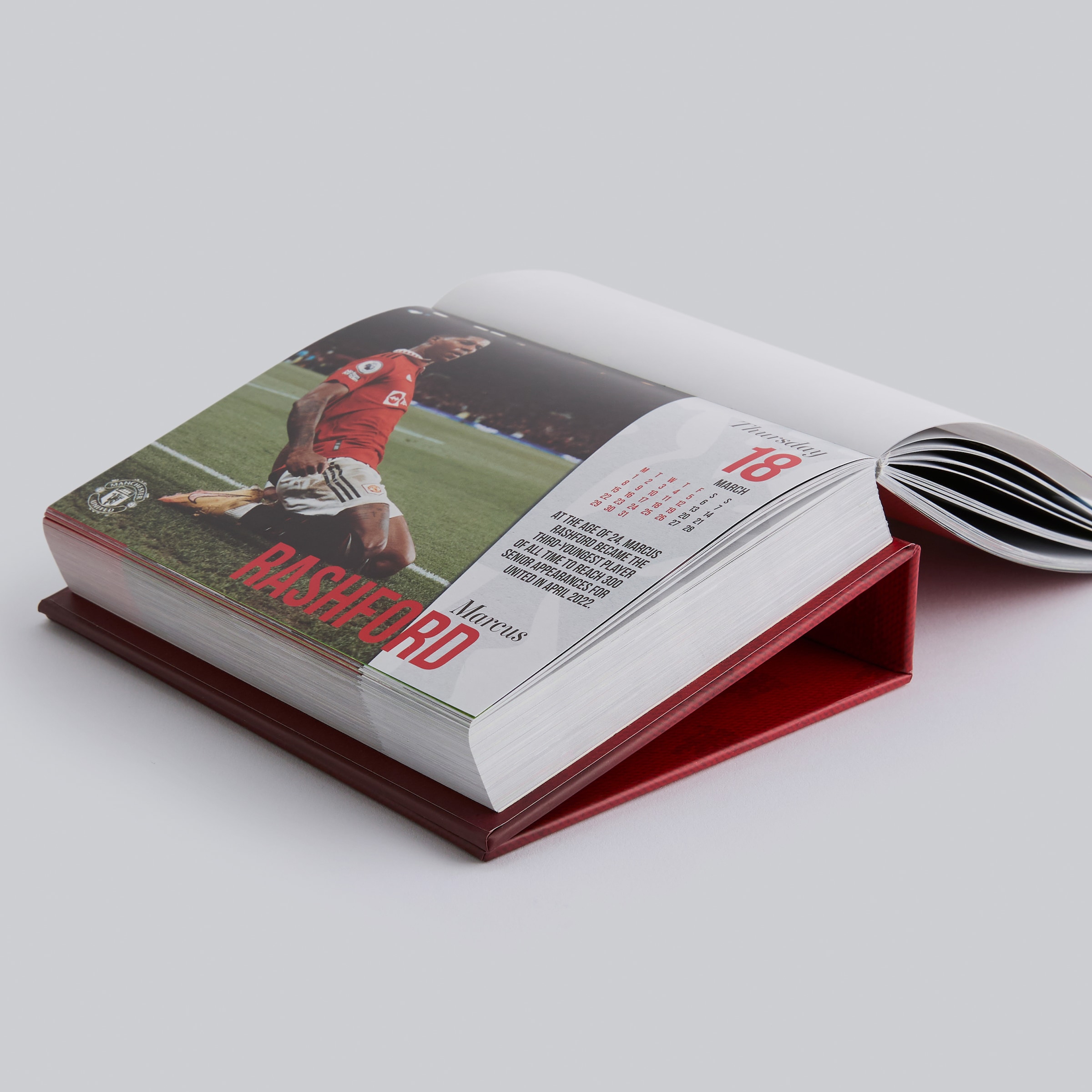 Manchester United 2027 Desk Block Calendar Red Red Detail [3-4]