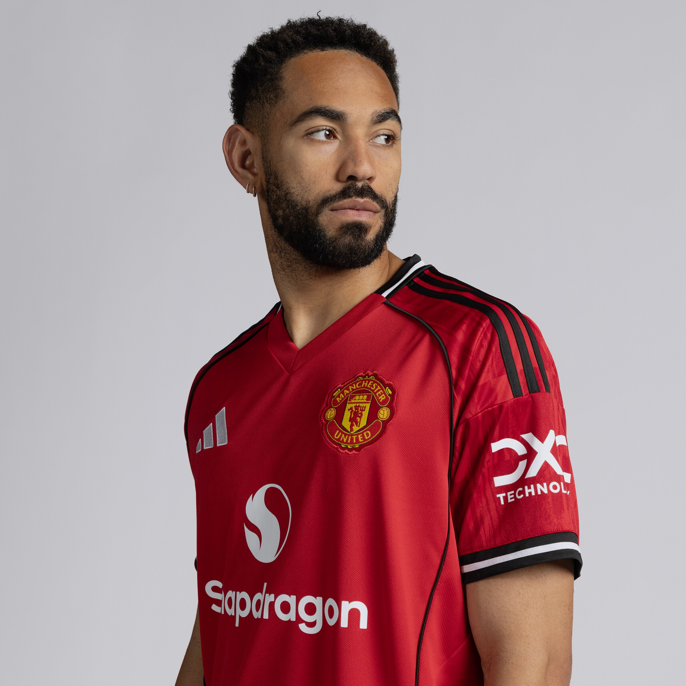 Manchester United 25/26 Home Jersey with Cunha 10 Club Printing Rouge Détail [4-5]
