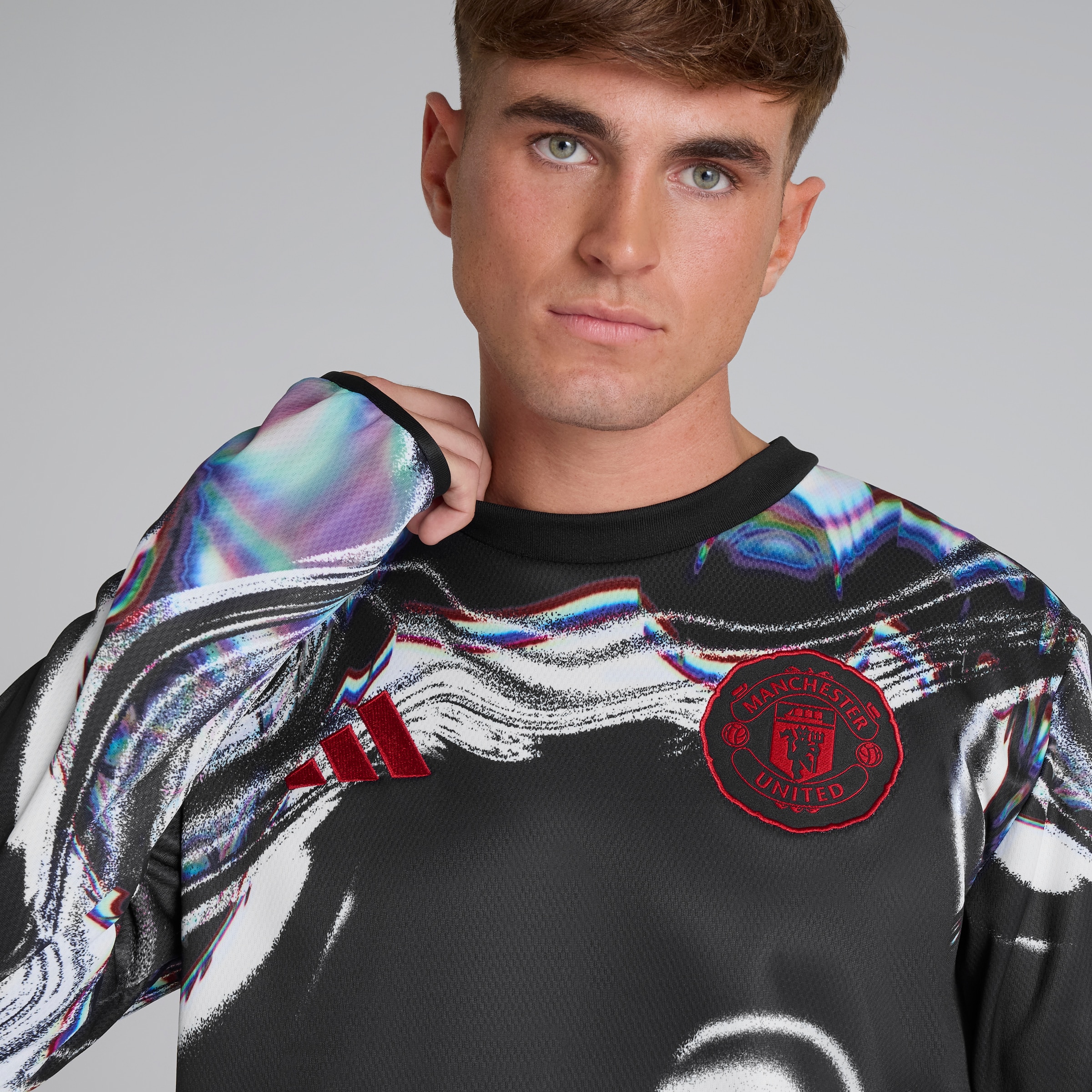 Manchester United 25/26 Pre Match Warm Top Black Detail [4-6]