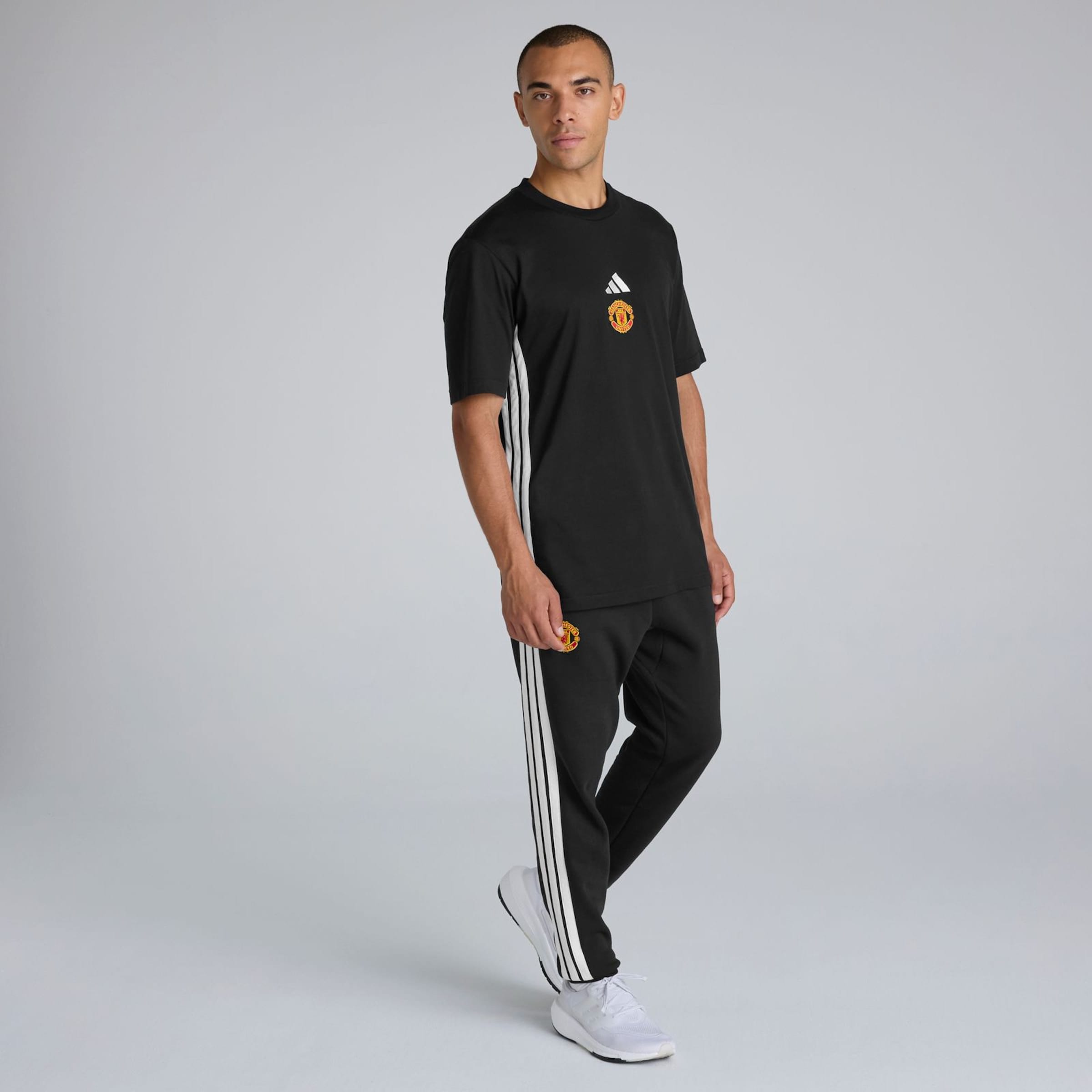 Manchester United x adidas Essentials 3-Stripes Fleece Joggers Black Black Detail [3-6]