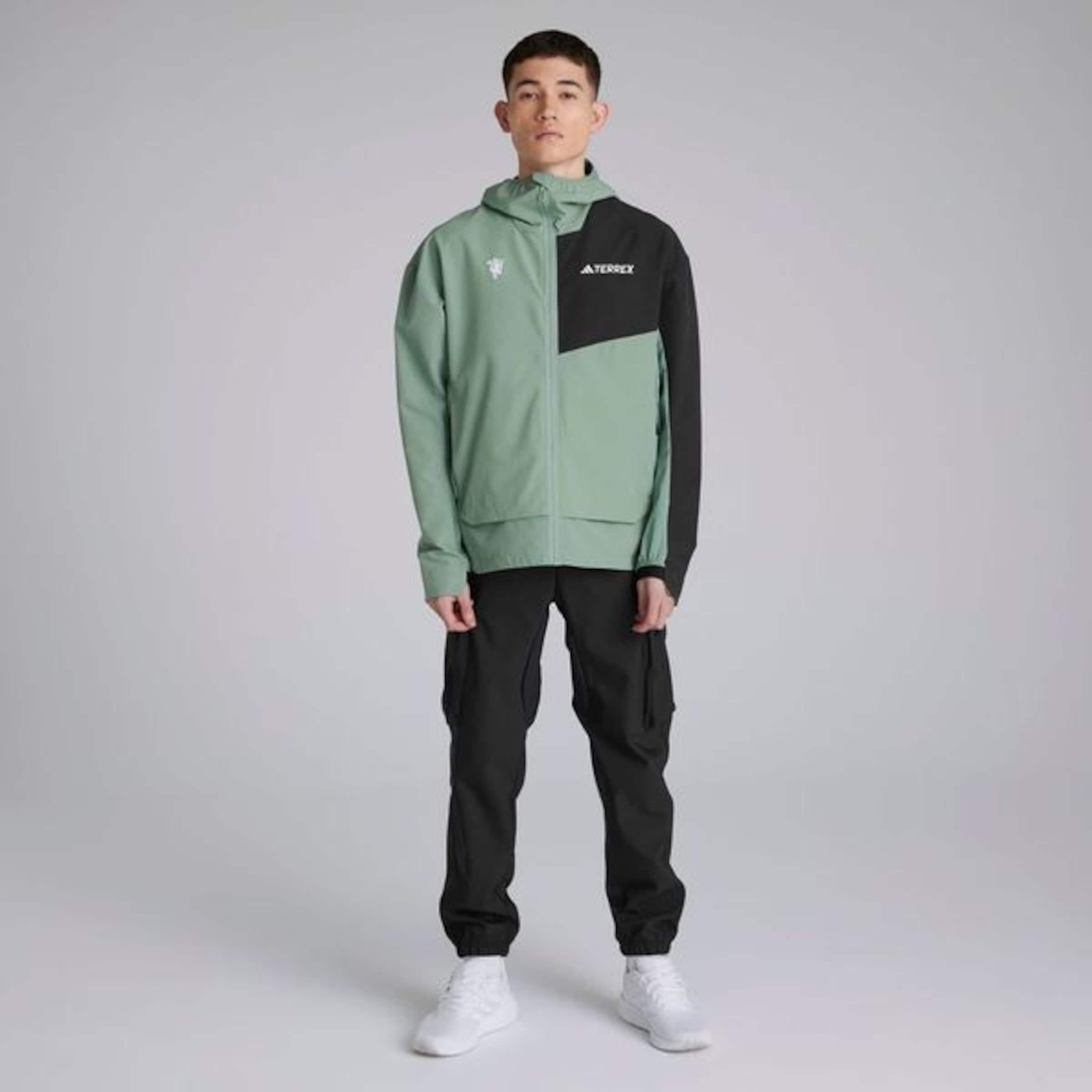 Manchester United x adidas Terrex Multi Softshell Jacket Green Green Detail [3-4]