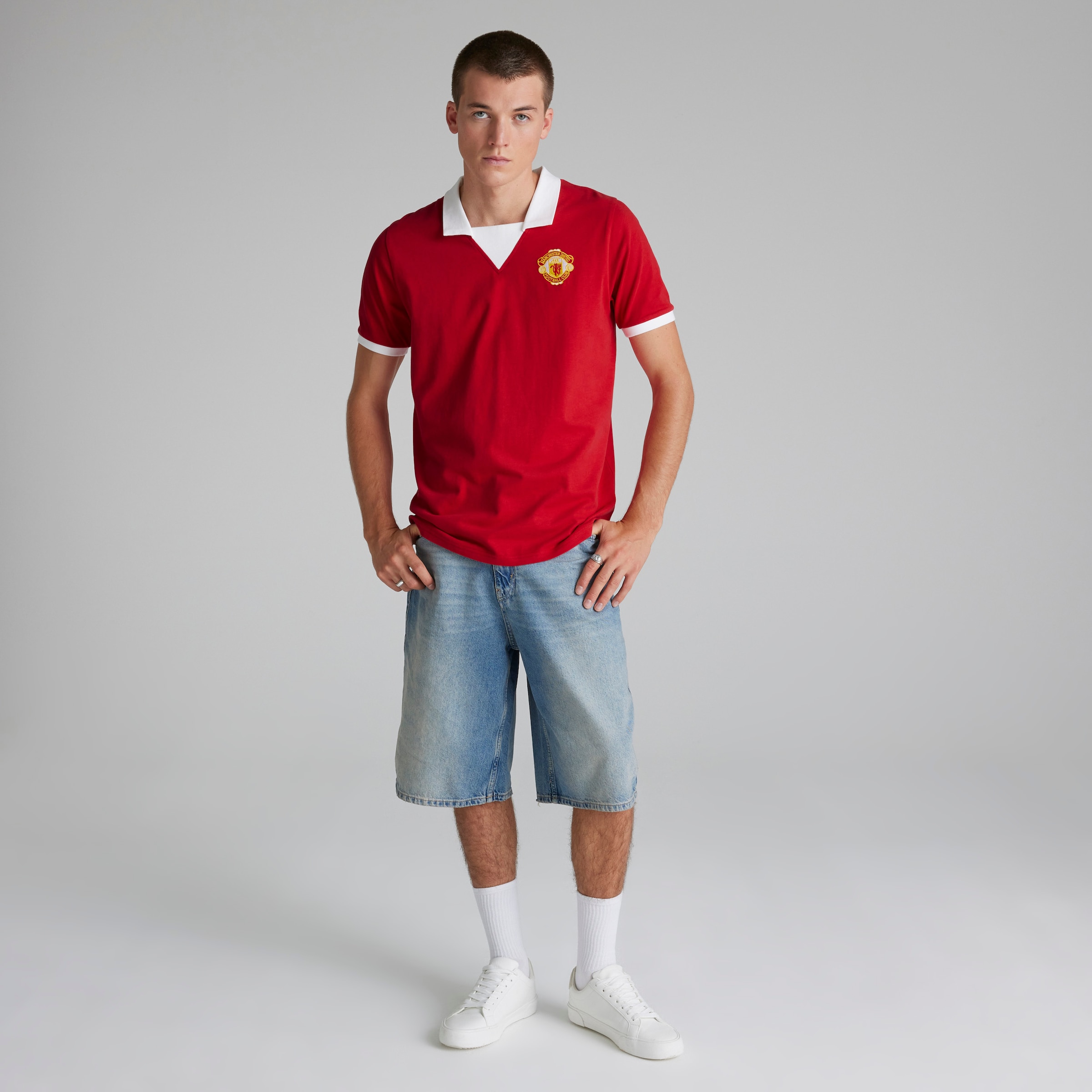 Manchester United 1973 Retro Shirt Red Red Detail [3-8]