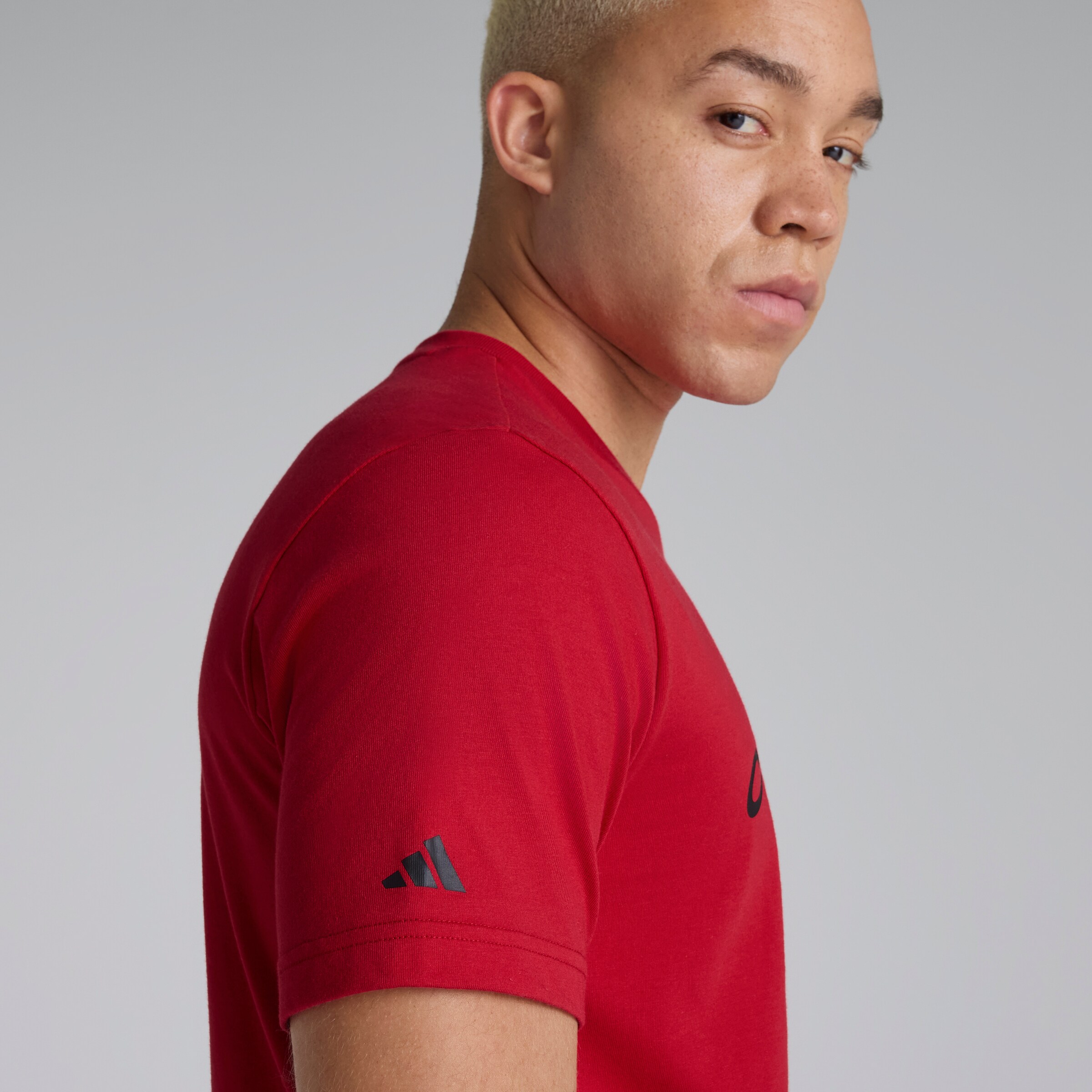 Manchester United x adidas Seasonal Graphic T-Shirt Red 빨간색 세부 사항 [5-5]