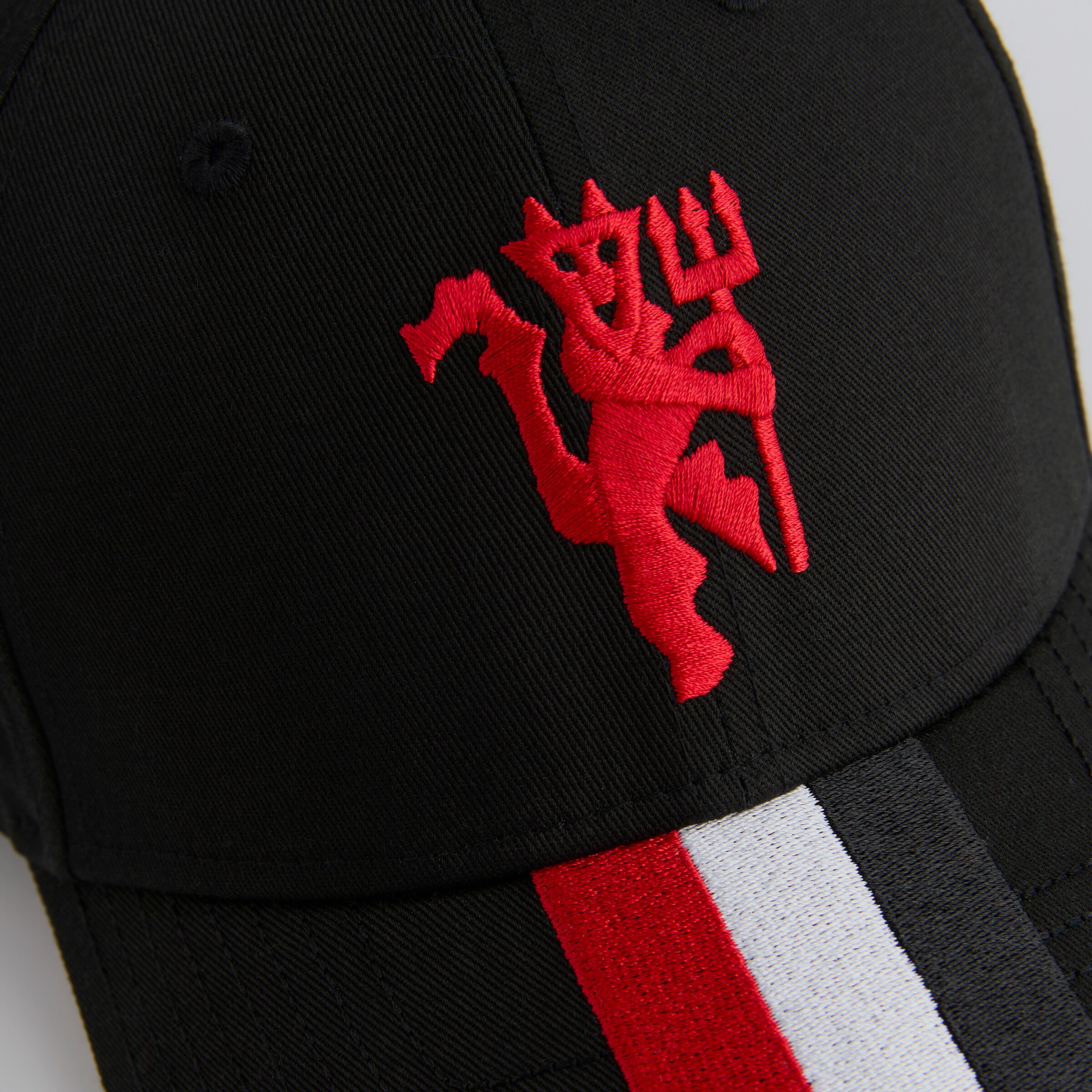 Manchester United x New Era Fan Flag Visor 9 Forty Cap Black Black Detail [5-5]