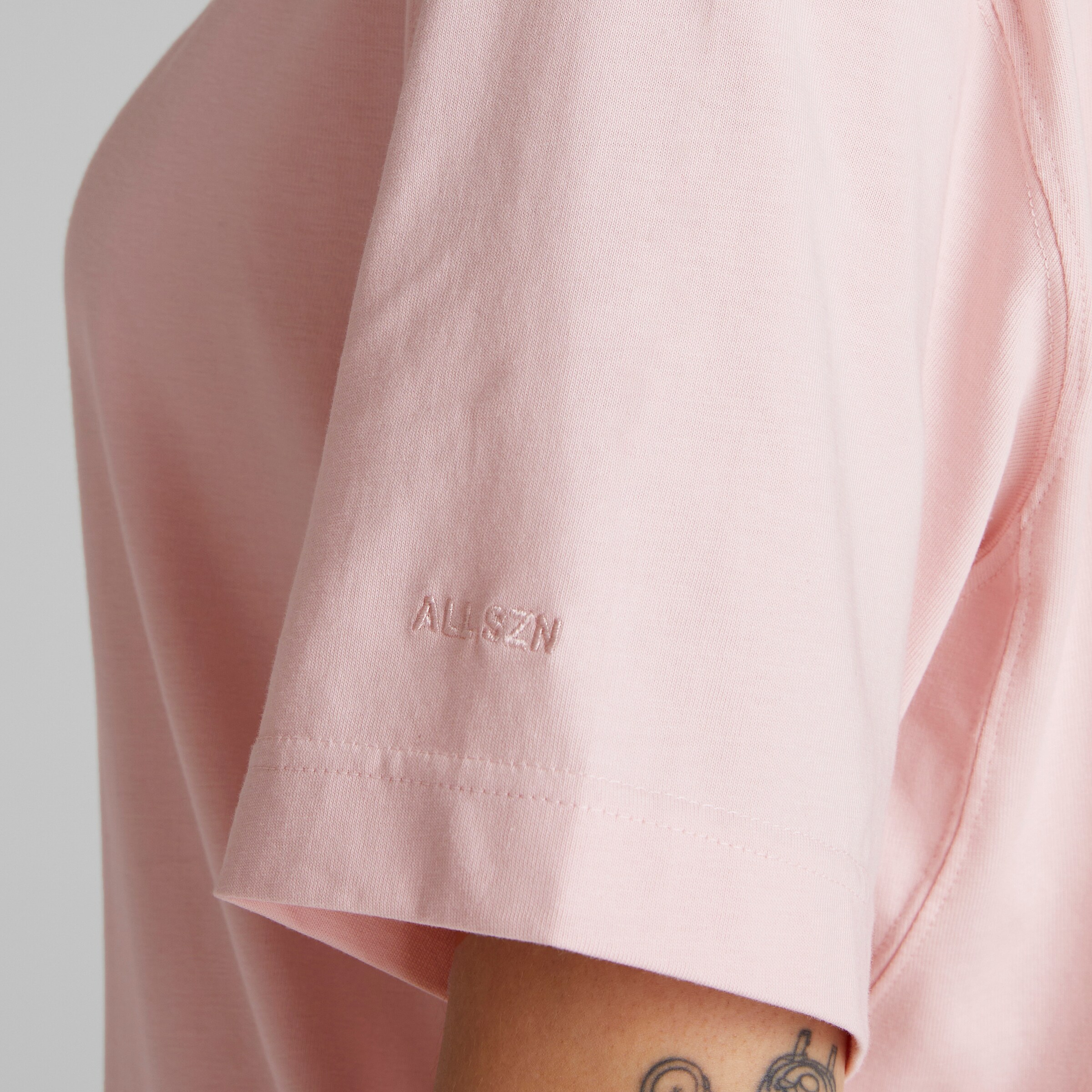 Manchester United x adidas Womens ALL SZN Loose Fit T-Shirt Pink Pink Detail [5-7]