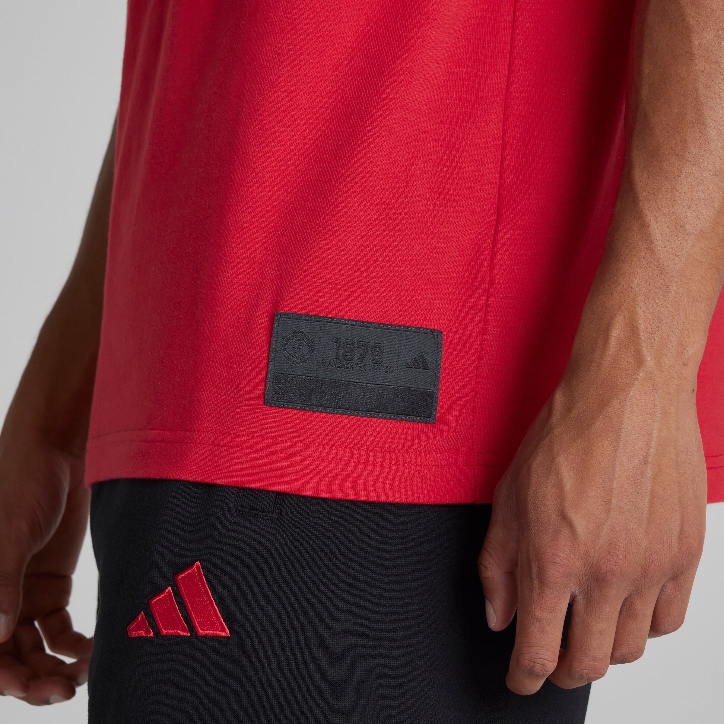 Manchester United x adidas US Pack T-Shirt Red Red Detail [5-6]