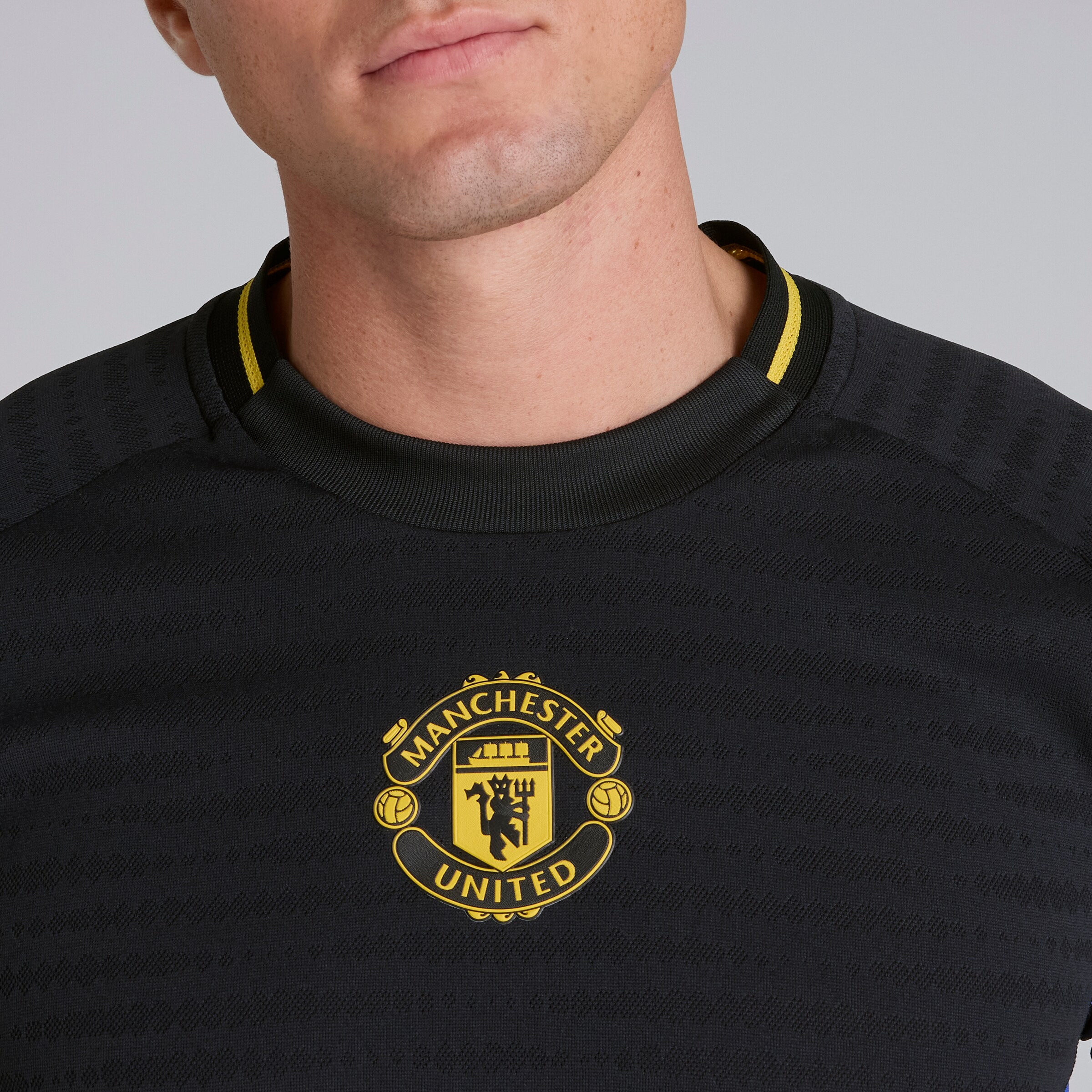Manchester United Tiro 25 Pro Training Jersey Black Detail [4-6]