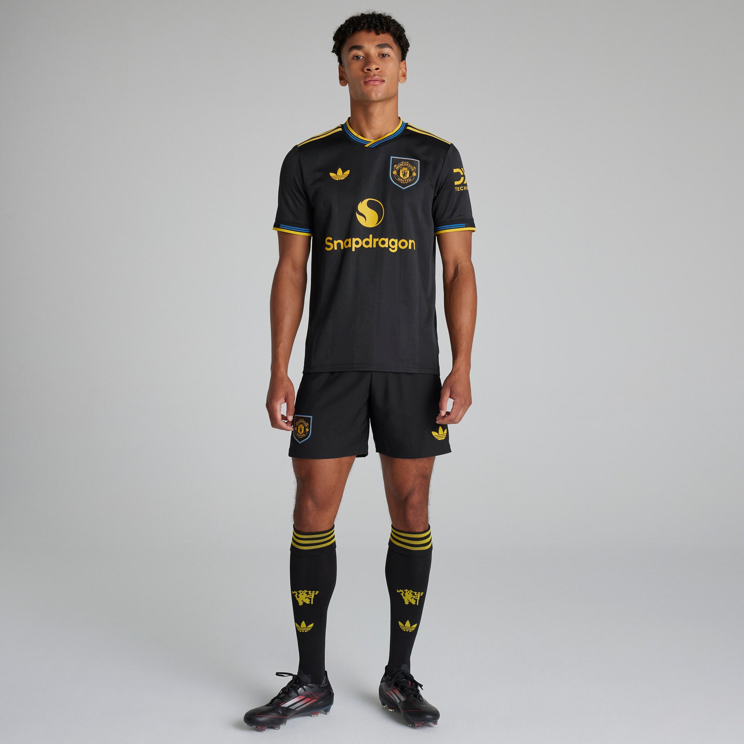 MU Adidas 25/26 Third Mens Authentic Shorts Black Black Detail [3-6]