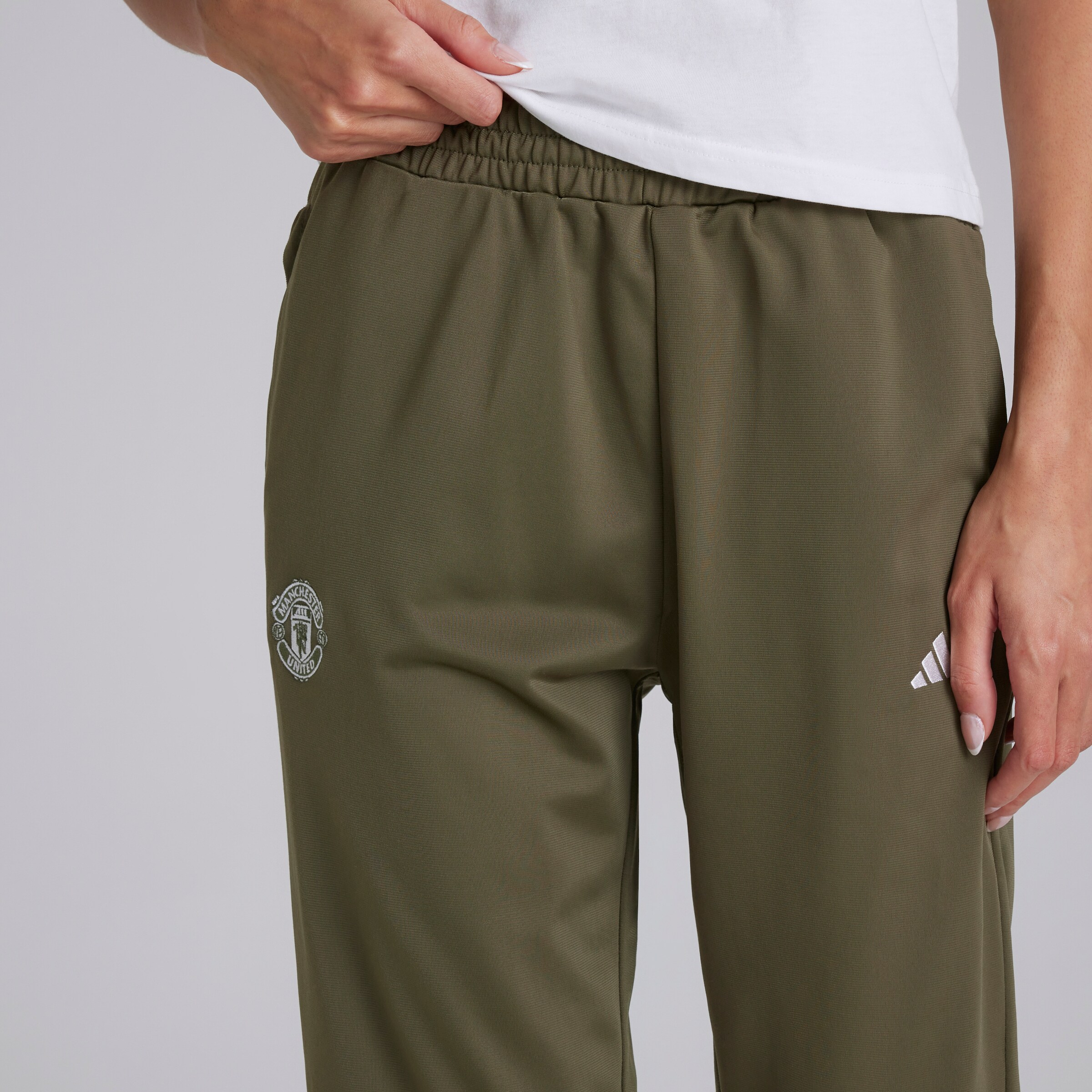 Manchester United x adidas Womens Essentials Feelcozy Tracksuit Green Green Detail [5-5]