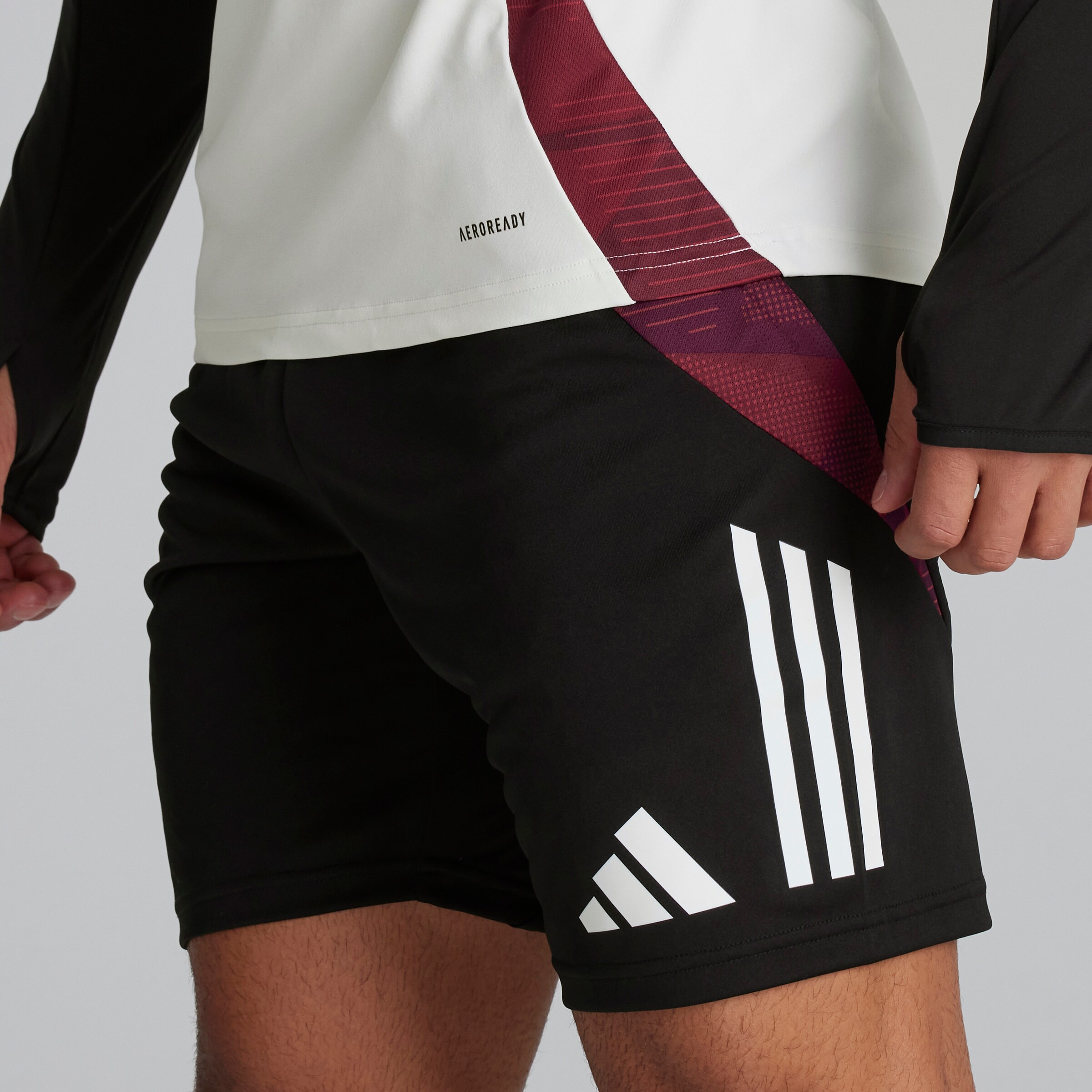 Manchester United Mens Training Tiro 24 Shorts Black Noir Détail [4-5]