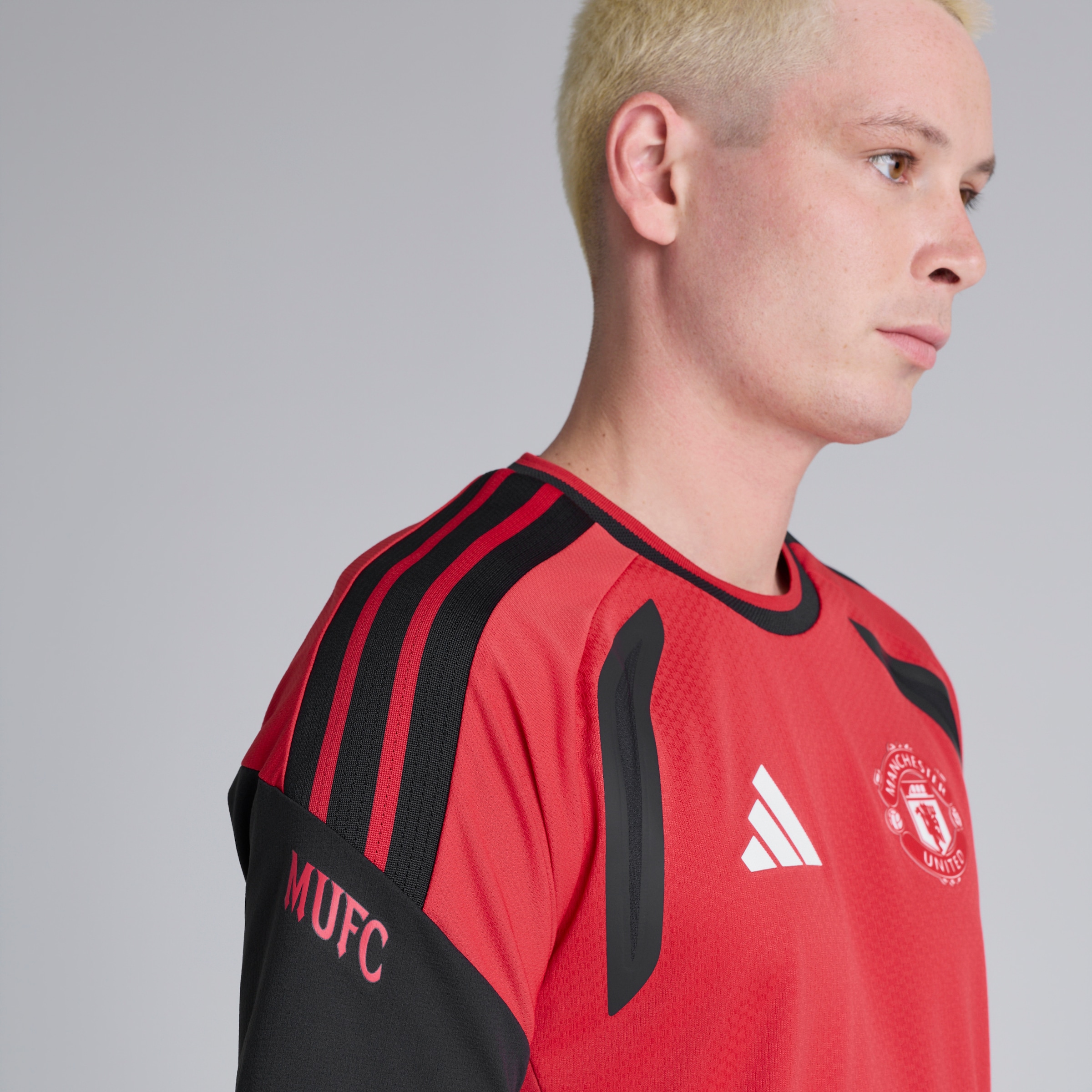 Manchester United 26/27 Training Tiro Authentic Jersey Red Red Detail [6-6]