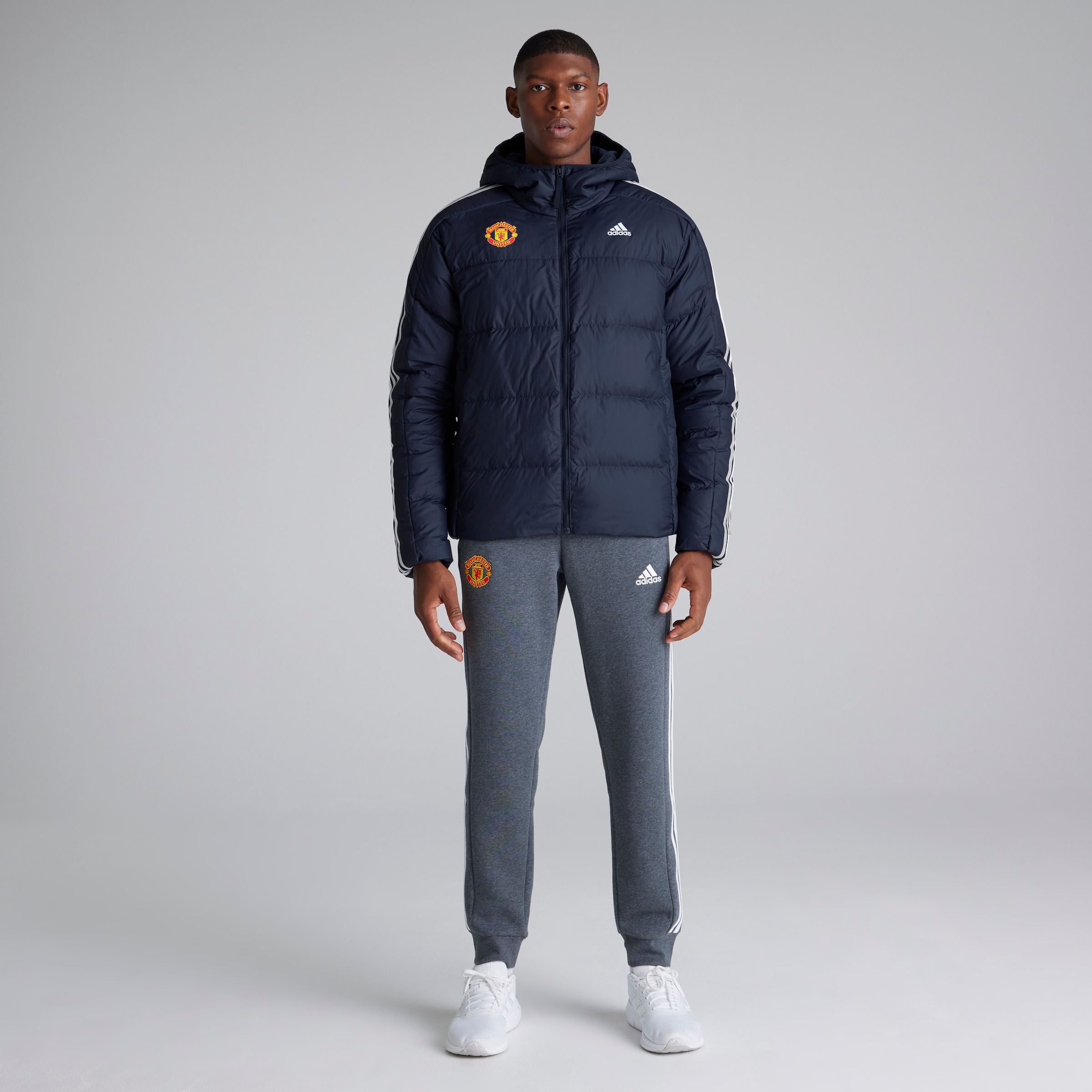 Manchester United x adidas Essentials Midweight Down Hooded Jacket Navy Navy blue Detail [3-6]