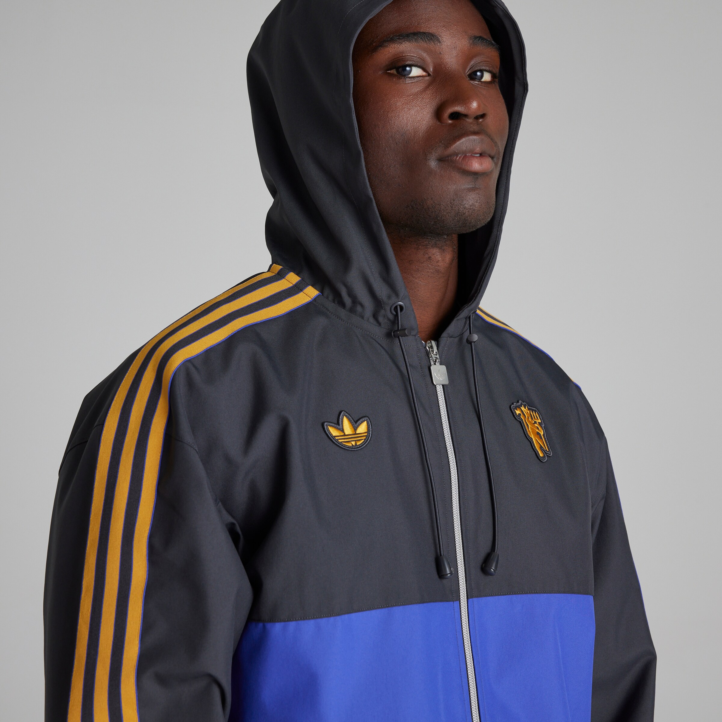 Manchester United Terrace Icons Parka Black Detail [6-6]