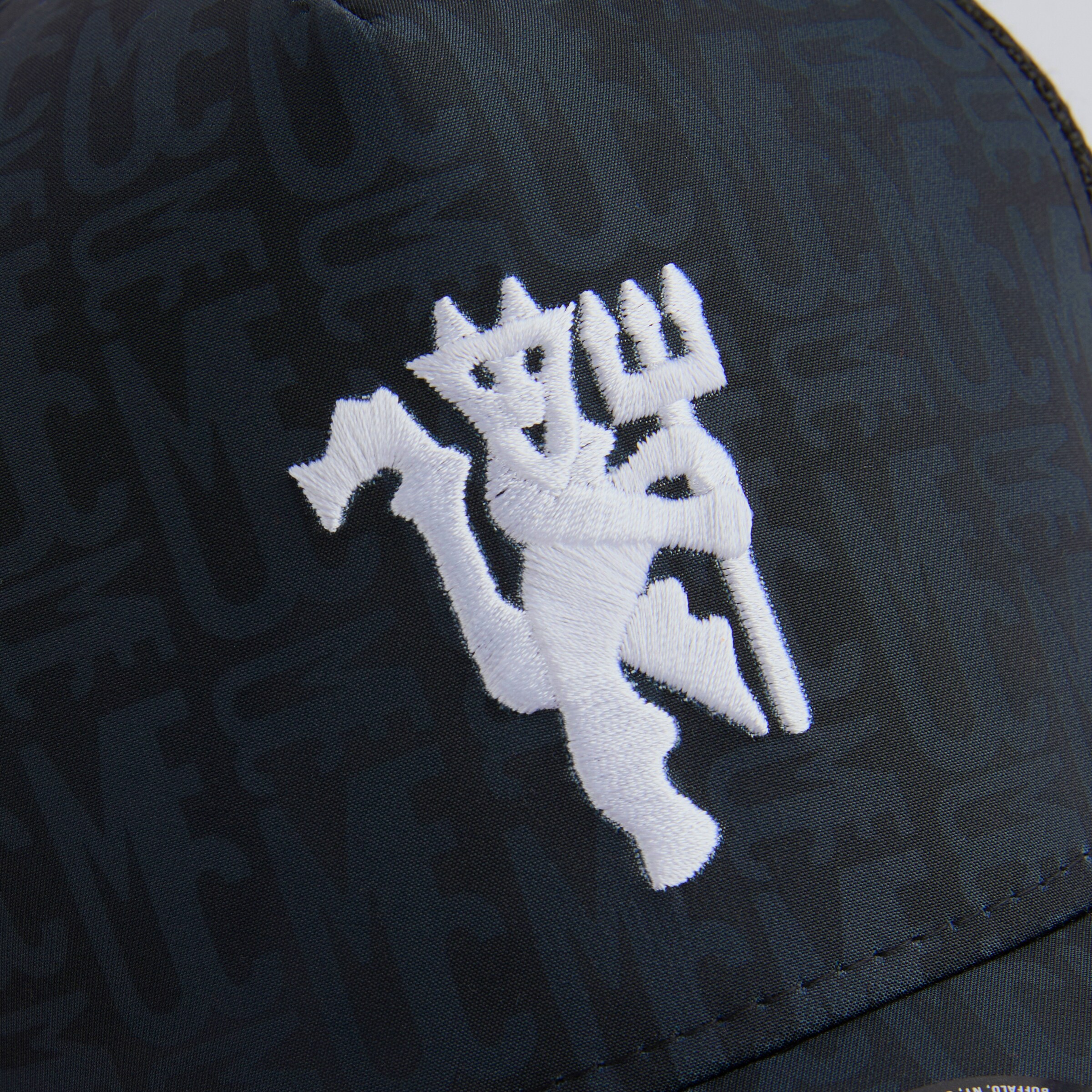 Manchester United x New Era All Over Print Trucker Cap Black Black Detail [5-5]