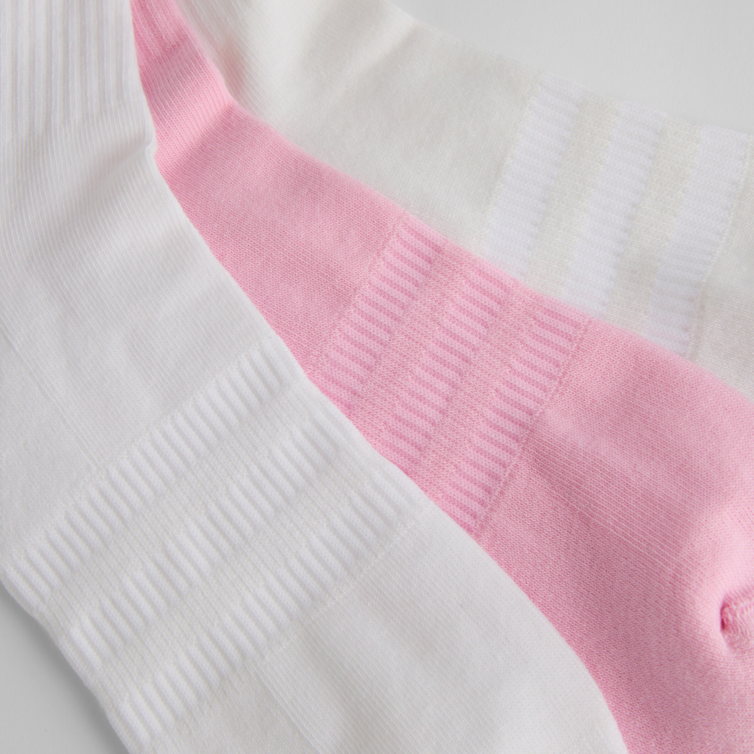 Manchester United x adidas Essentials Cushioned Crew Socks 3 Pack White/White/Pink Multi Detail [4-4]