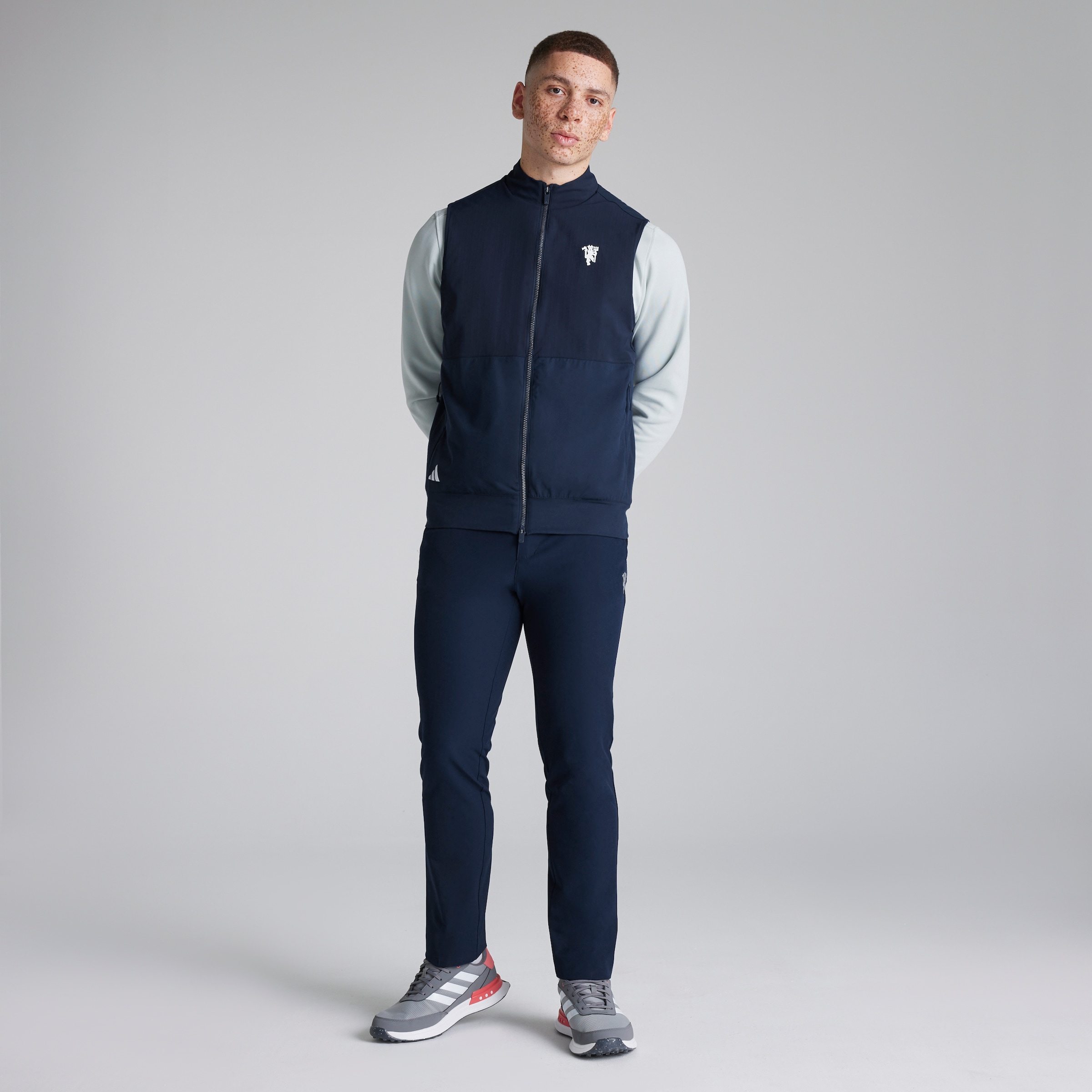 Manchester United x adidas Golf Ultimate365 Tour Full-Zip Vest Navy Navy blue Detail [3-5]