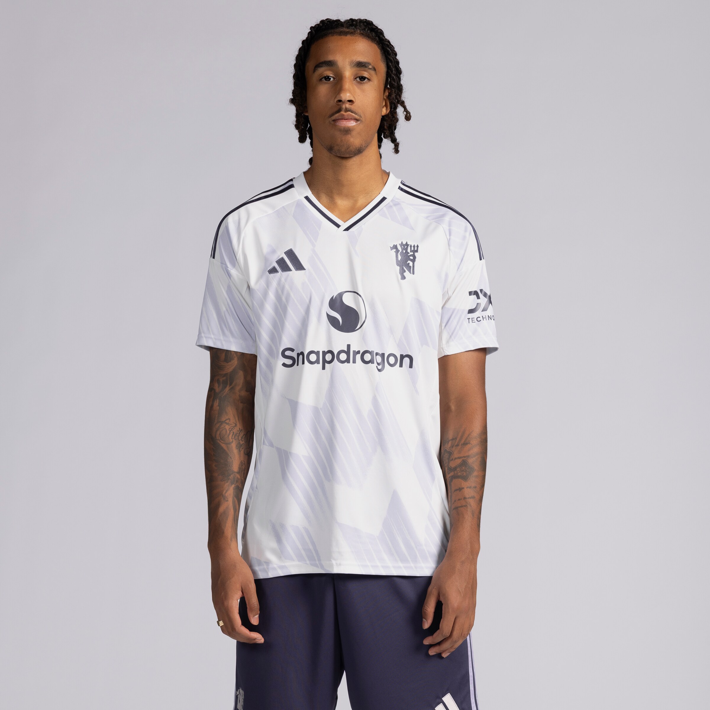 Manchester United 25/26 Away Jersey with Yoro 15 EPL Printing & Badge Blanc Détail [2-5]