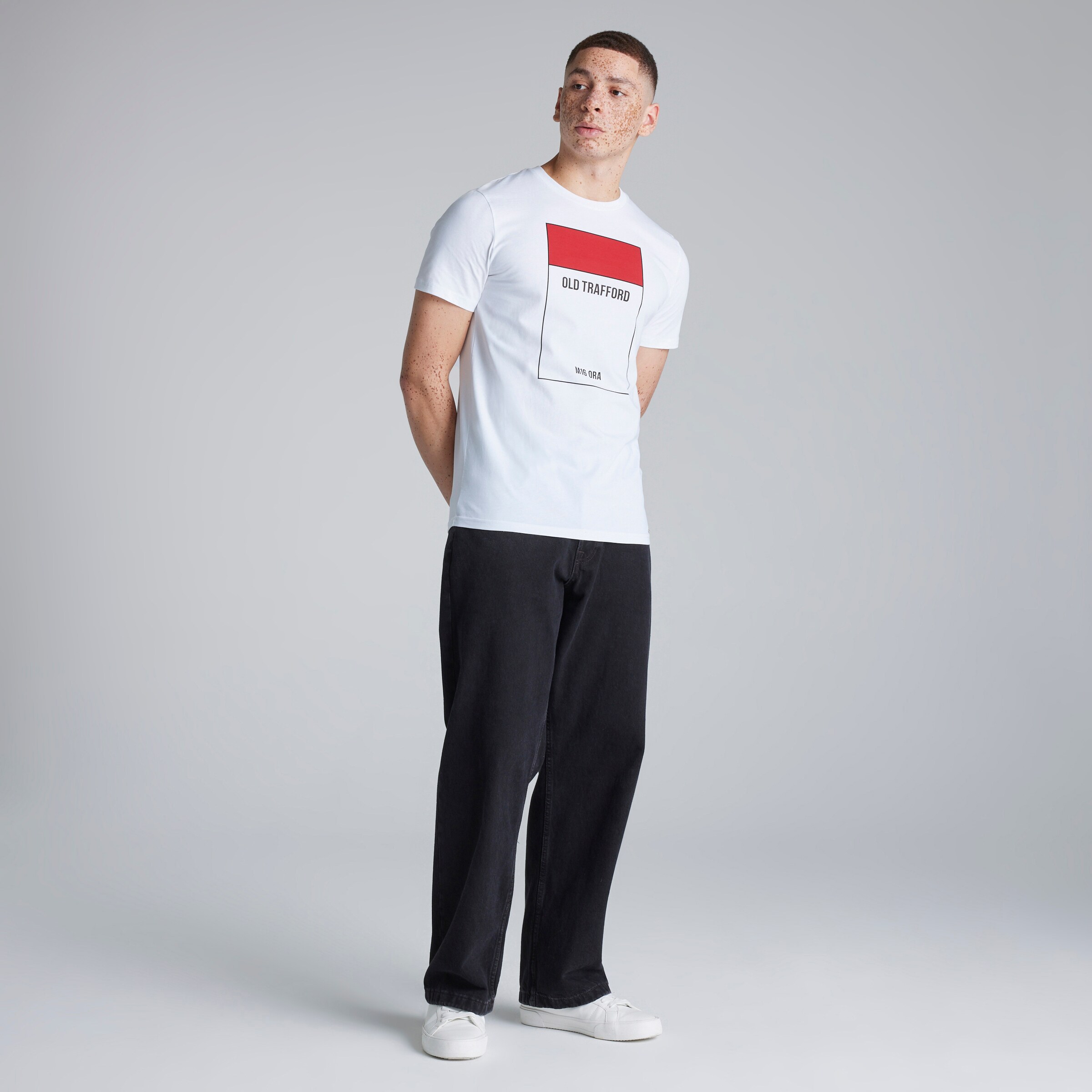 Manchester United Old Trafford M16 0RA T-Shirt White Blanc Détail [3-5]