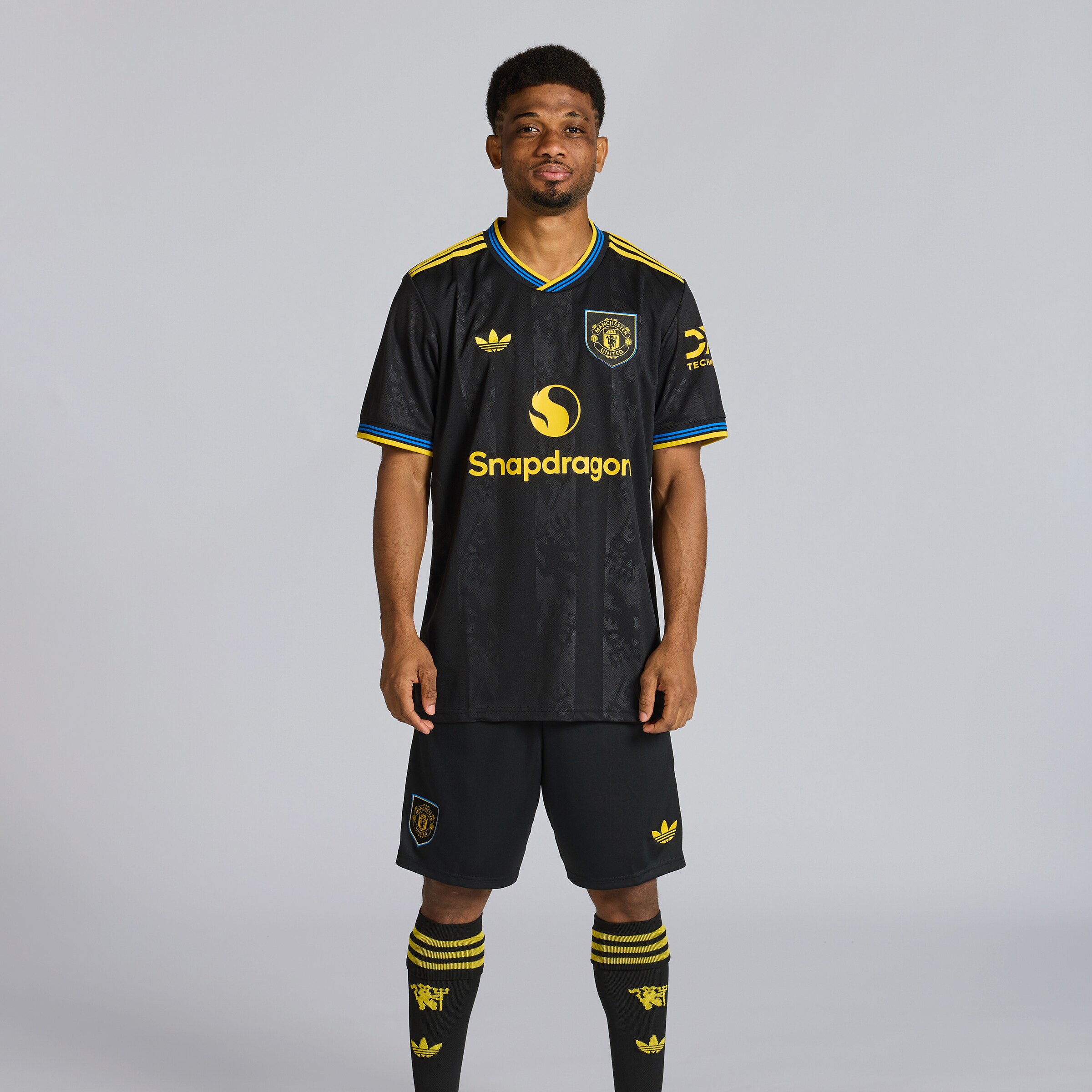 Manchester United 25/26 Third Jersey with Amad 16 EPL Printing & Badge Black Detail [4-4]