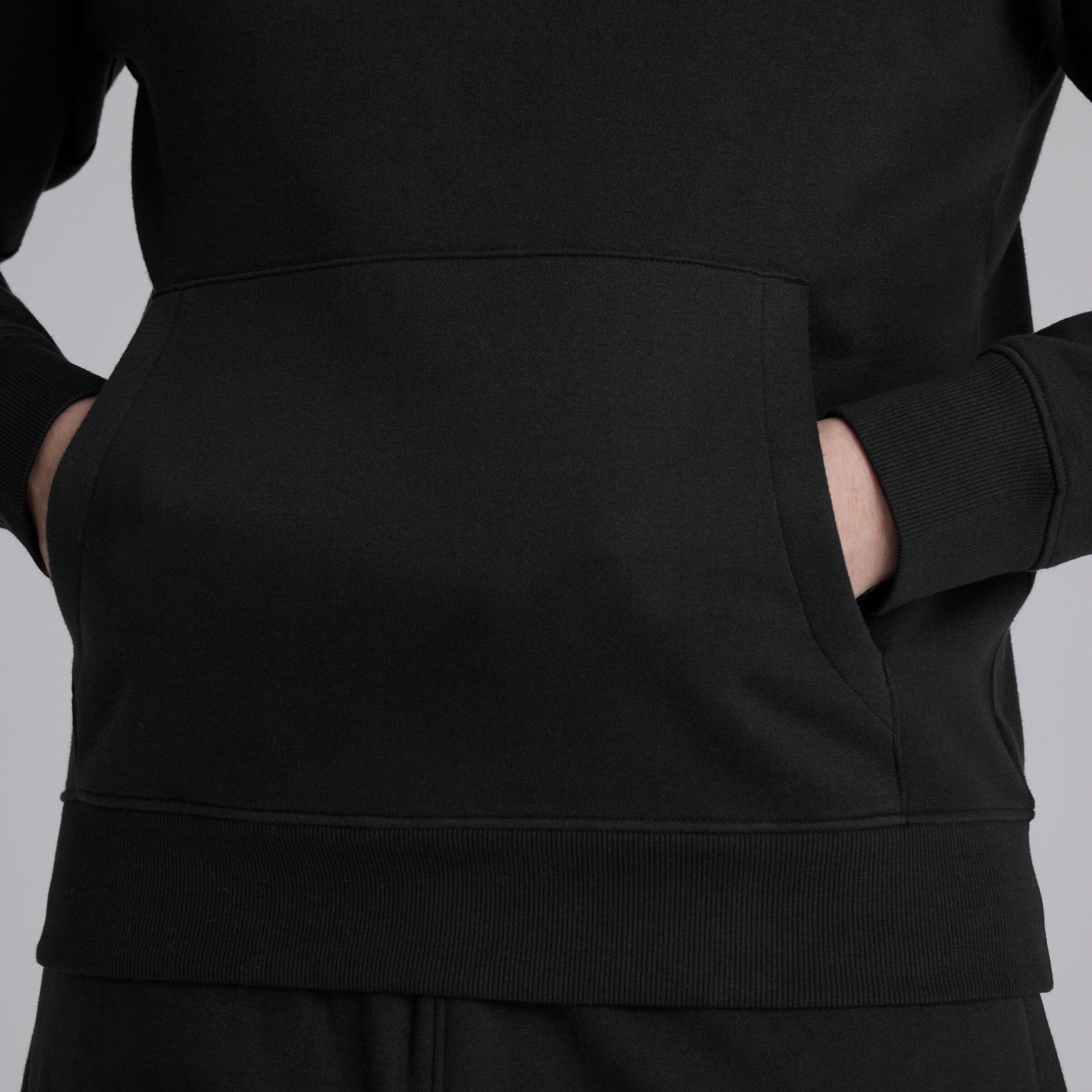 Manchester United Devil Essentials Overhead Hoodie Black Noir Détail [4-5]