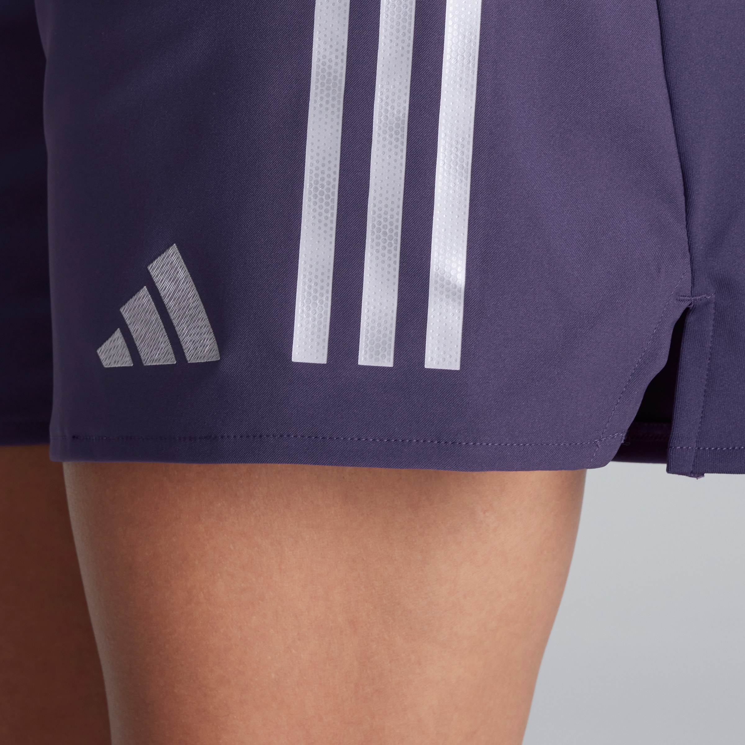 Manchester United 25/26 Womens Away Authentic Short Purple Violet Détail [4-5]