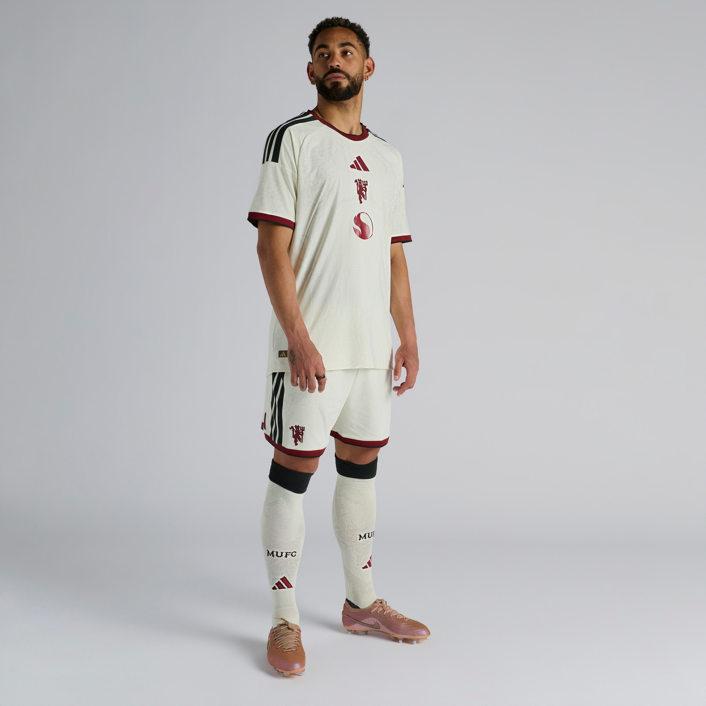 Manchester United 26/27 Third Authentic Jersey Beige Détail [3-6]