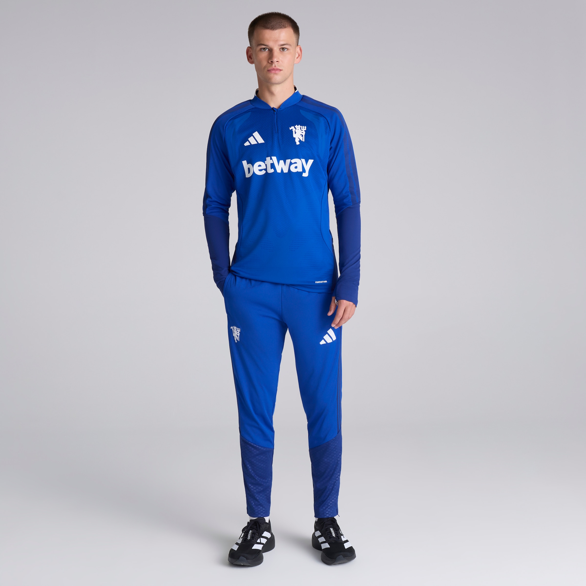 Manchester United 26/27 Cup Training Tiro Authentic Top Blue (Sponsored) Blau Detail [3-5]