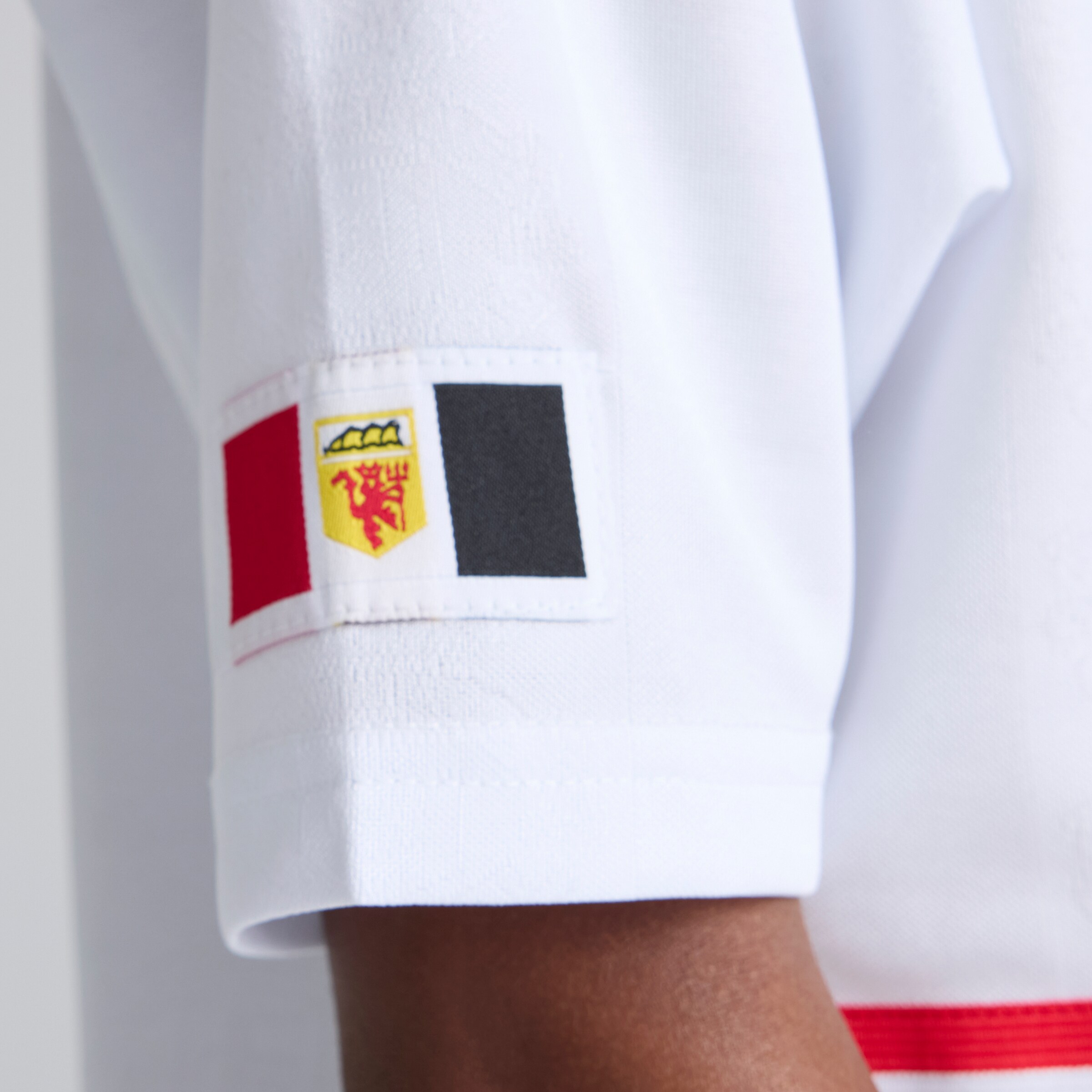 Manchester United Kids 1997-99 Away Shirt White White Detail [5-5]