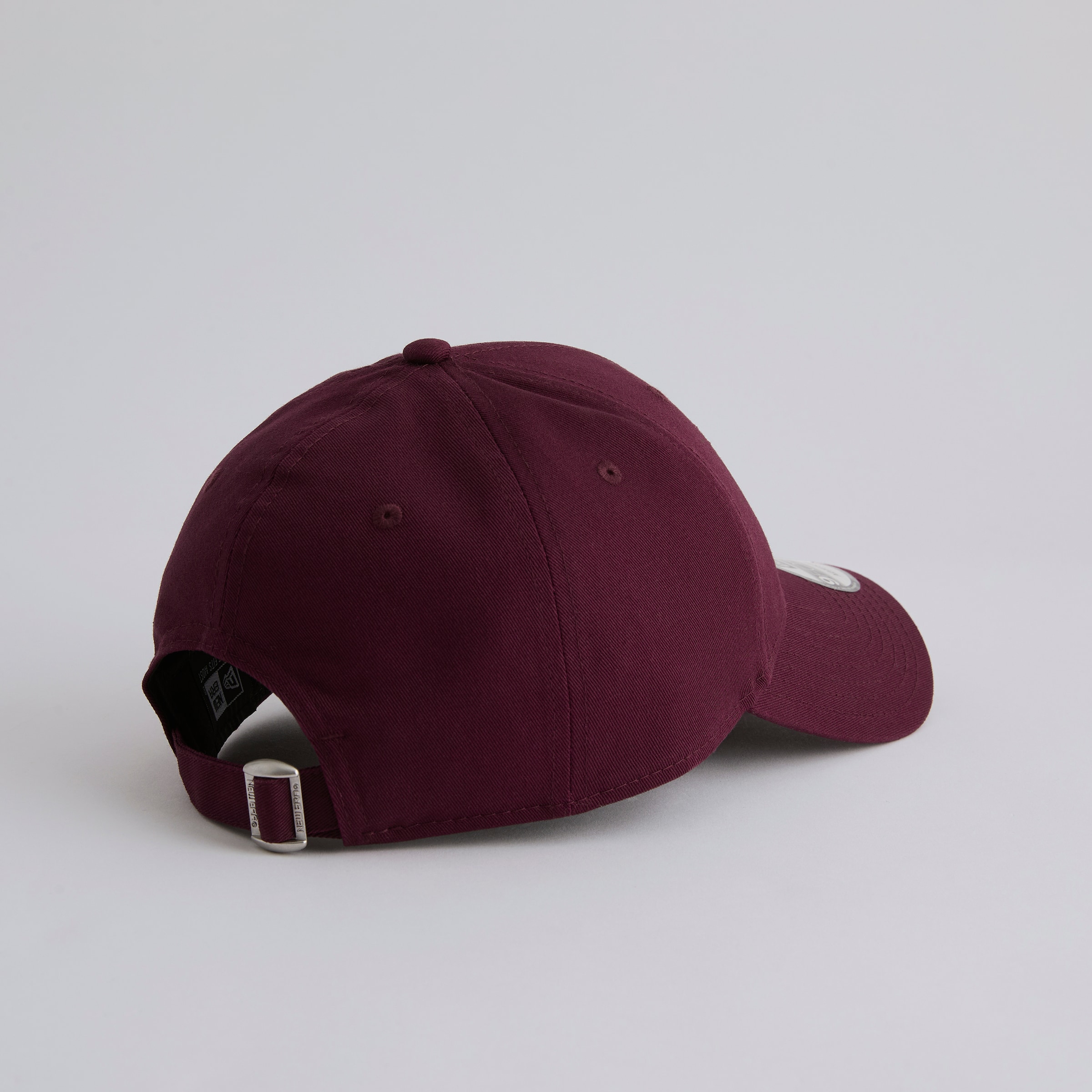 Manchester United x New Era 9Forty Cap Burgundy Red Detail [4-5]