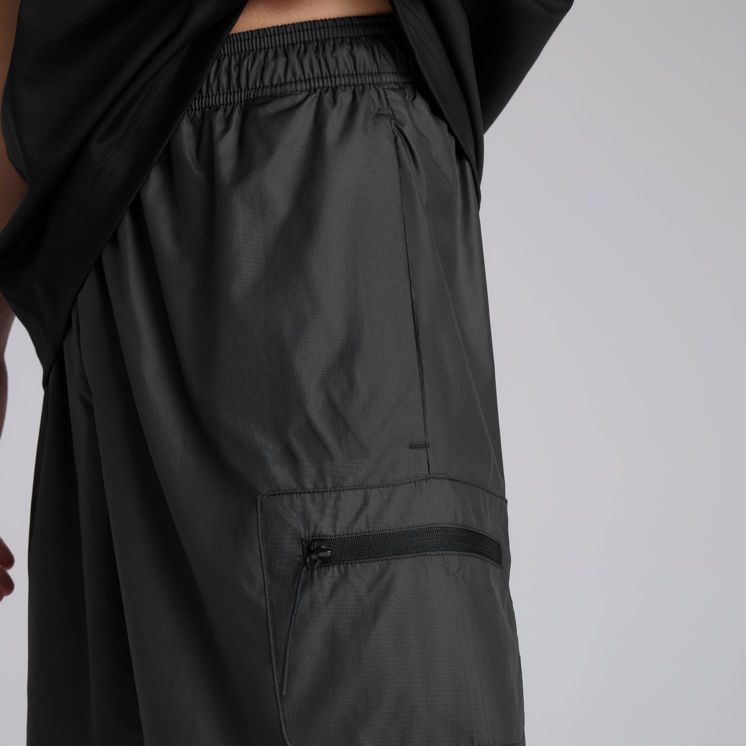 Manchester United x adidas City Escape Short Black Noir Détail [4-5]