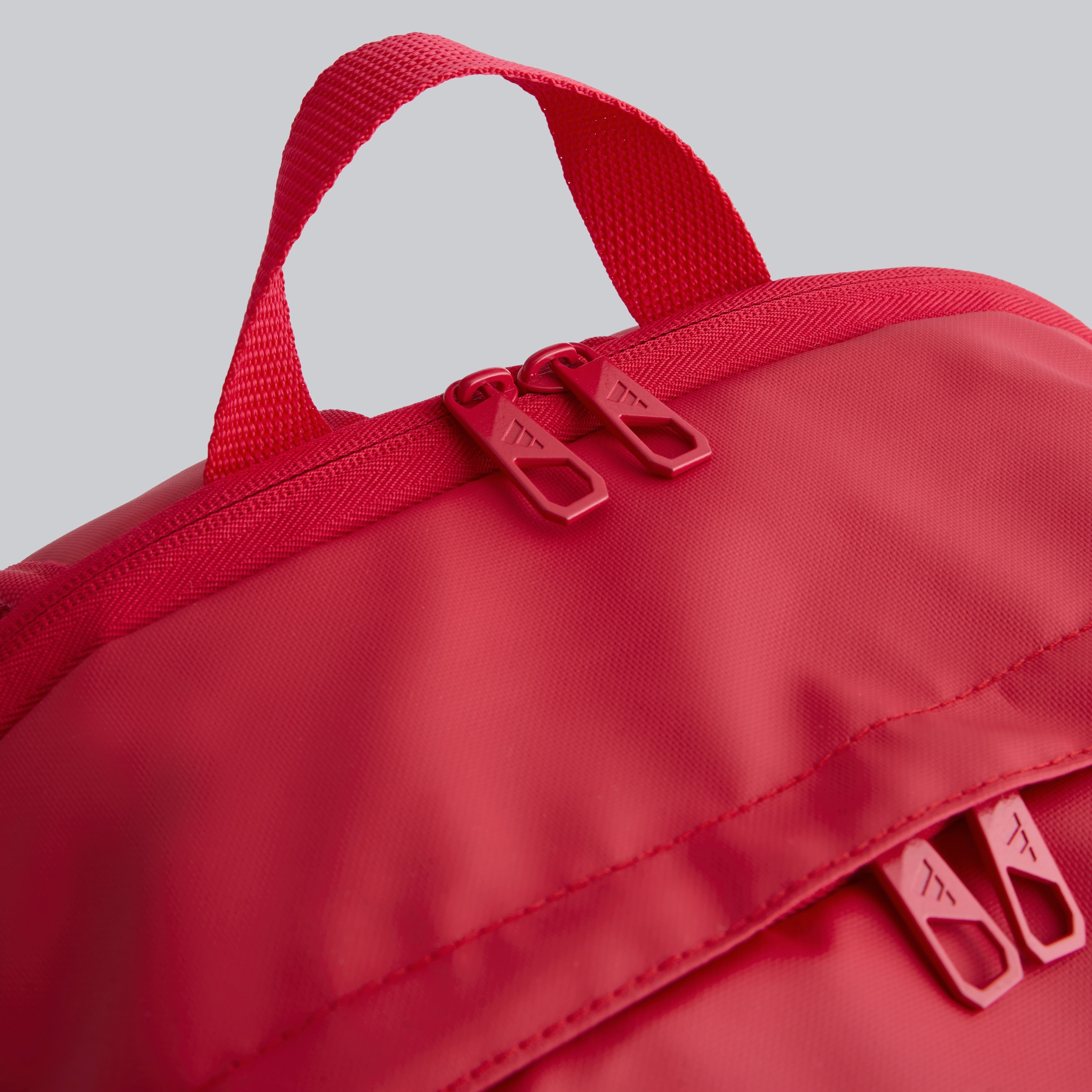Manchester United x adidas Home Backpack Red 红色 细节 [6-6]