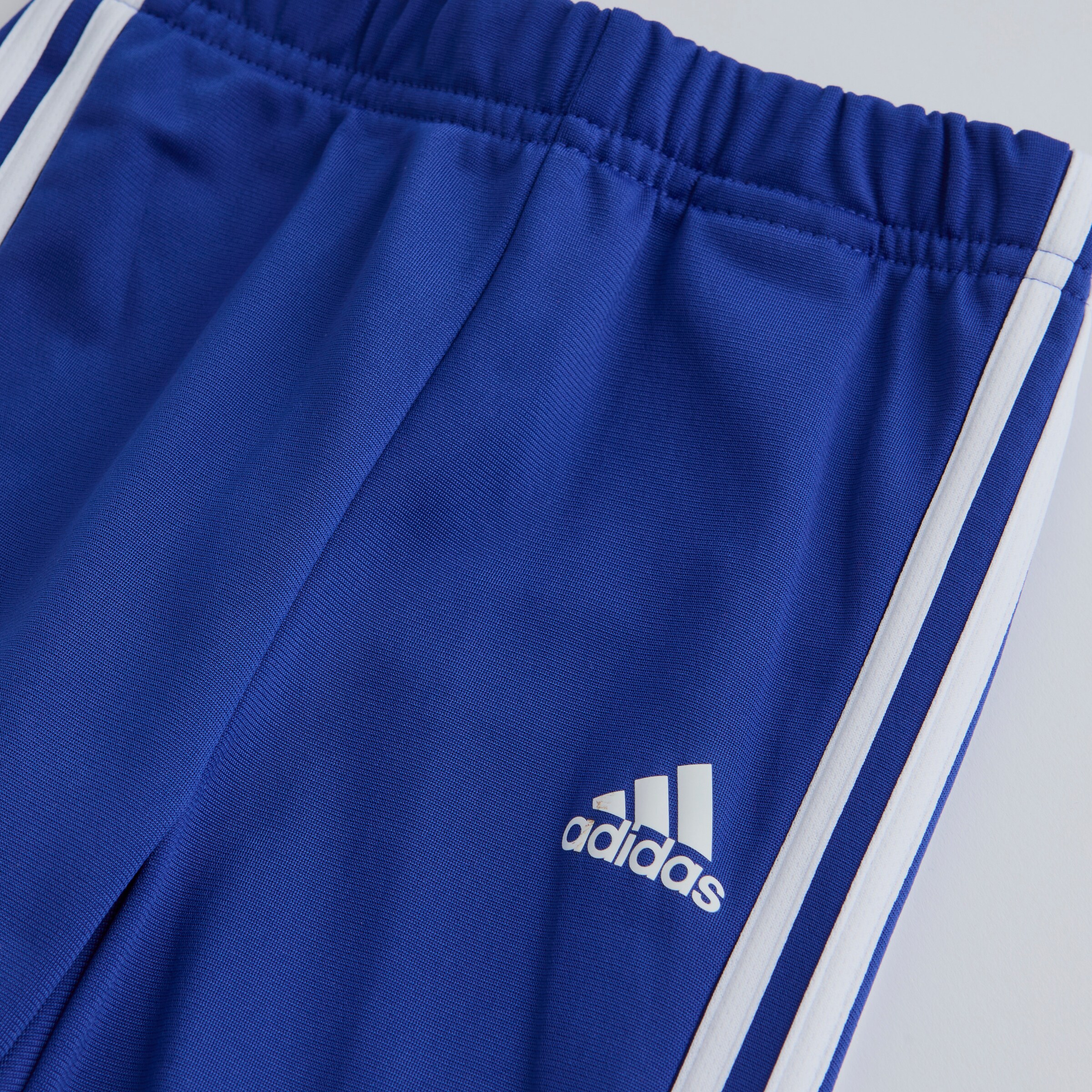 Manchester United x adidas Infant Tiberio 3-Stripes Colourblock Shiny Tracksuit Navy Navy blue Detail [4-4]